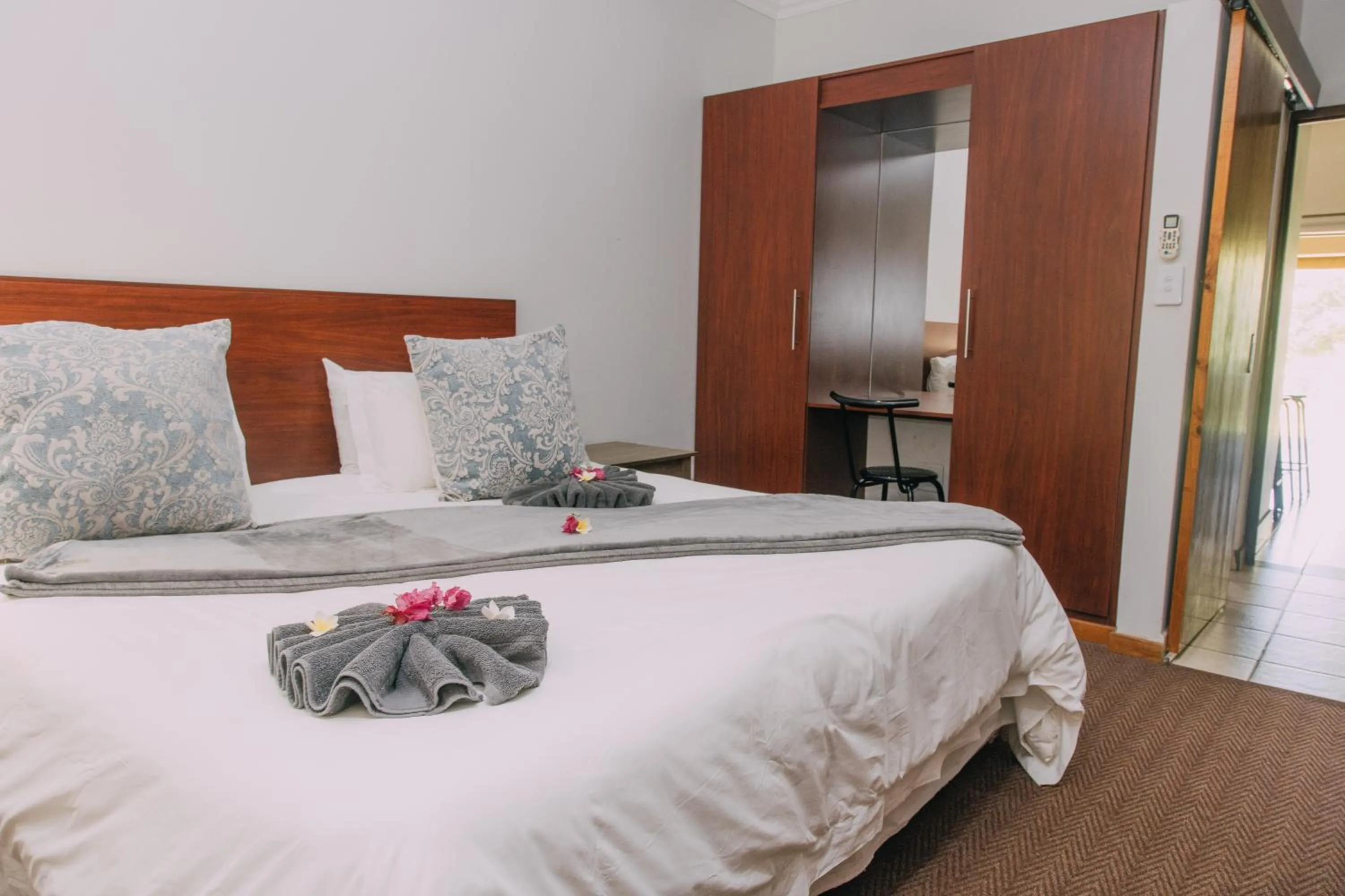 Bedroom, Bed in Kruger View Chalets