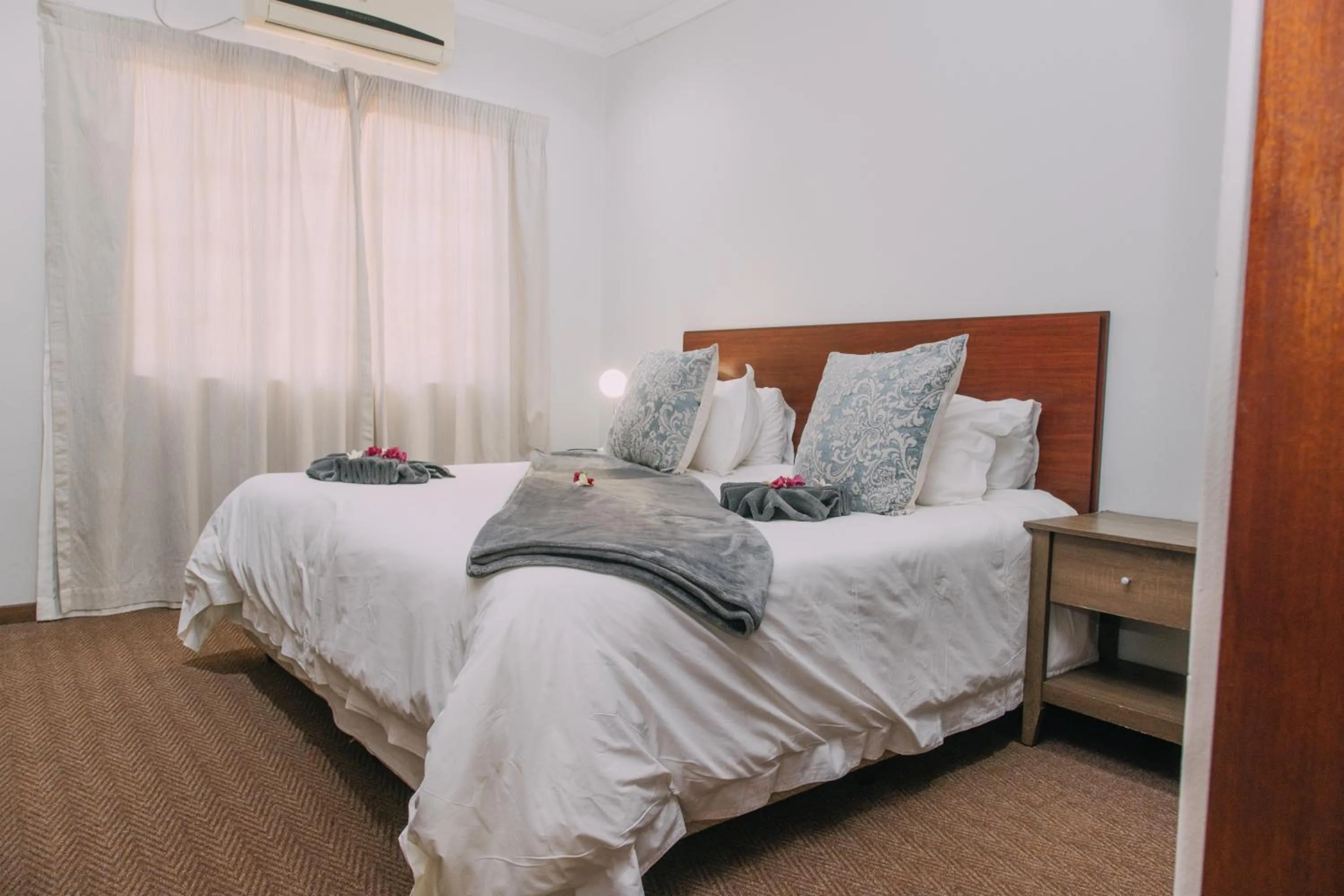 Bedroom, Bed in Kruger View Chalets