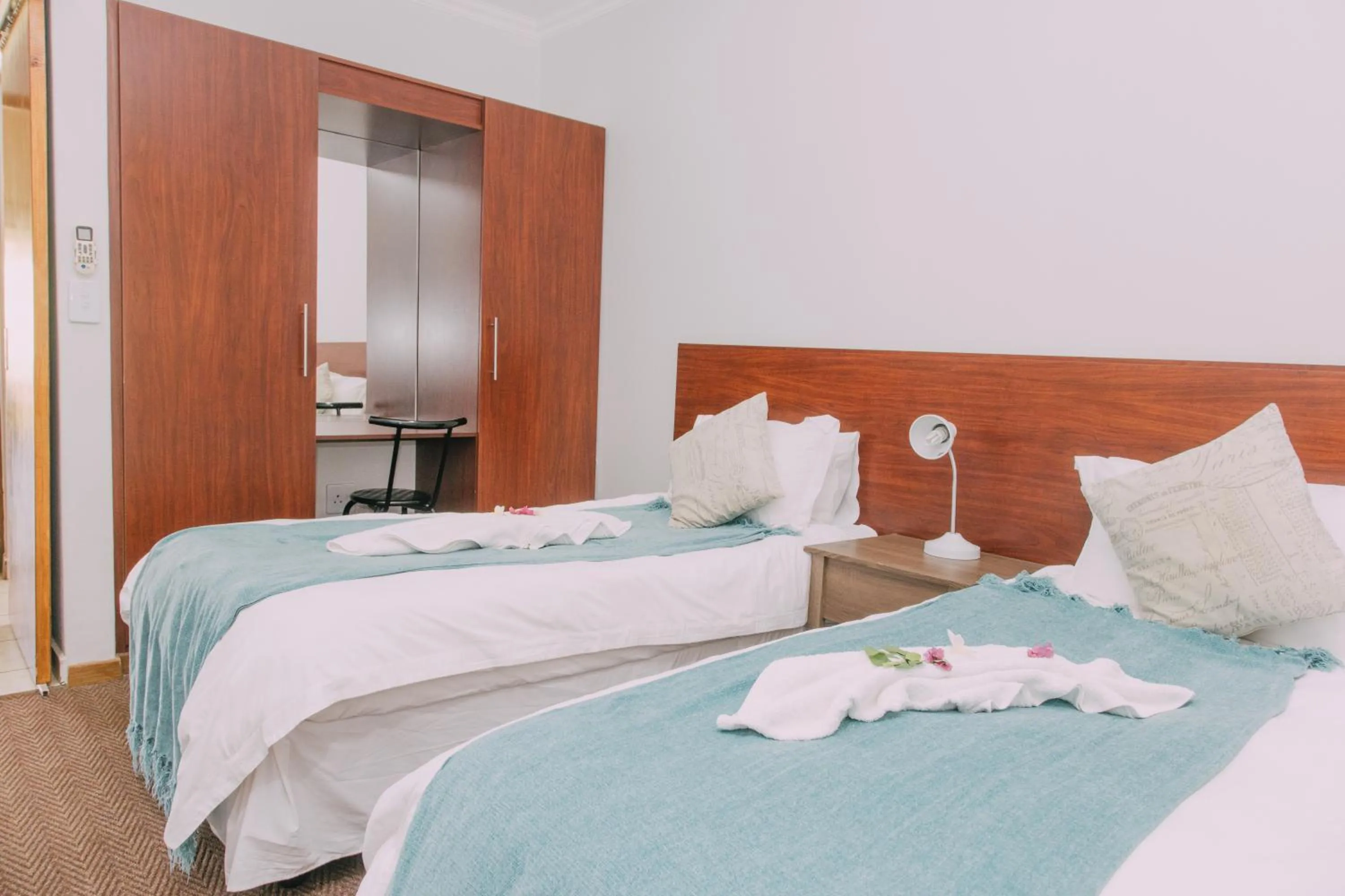 Bedroom, Bed in Kruger View Chalets