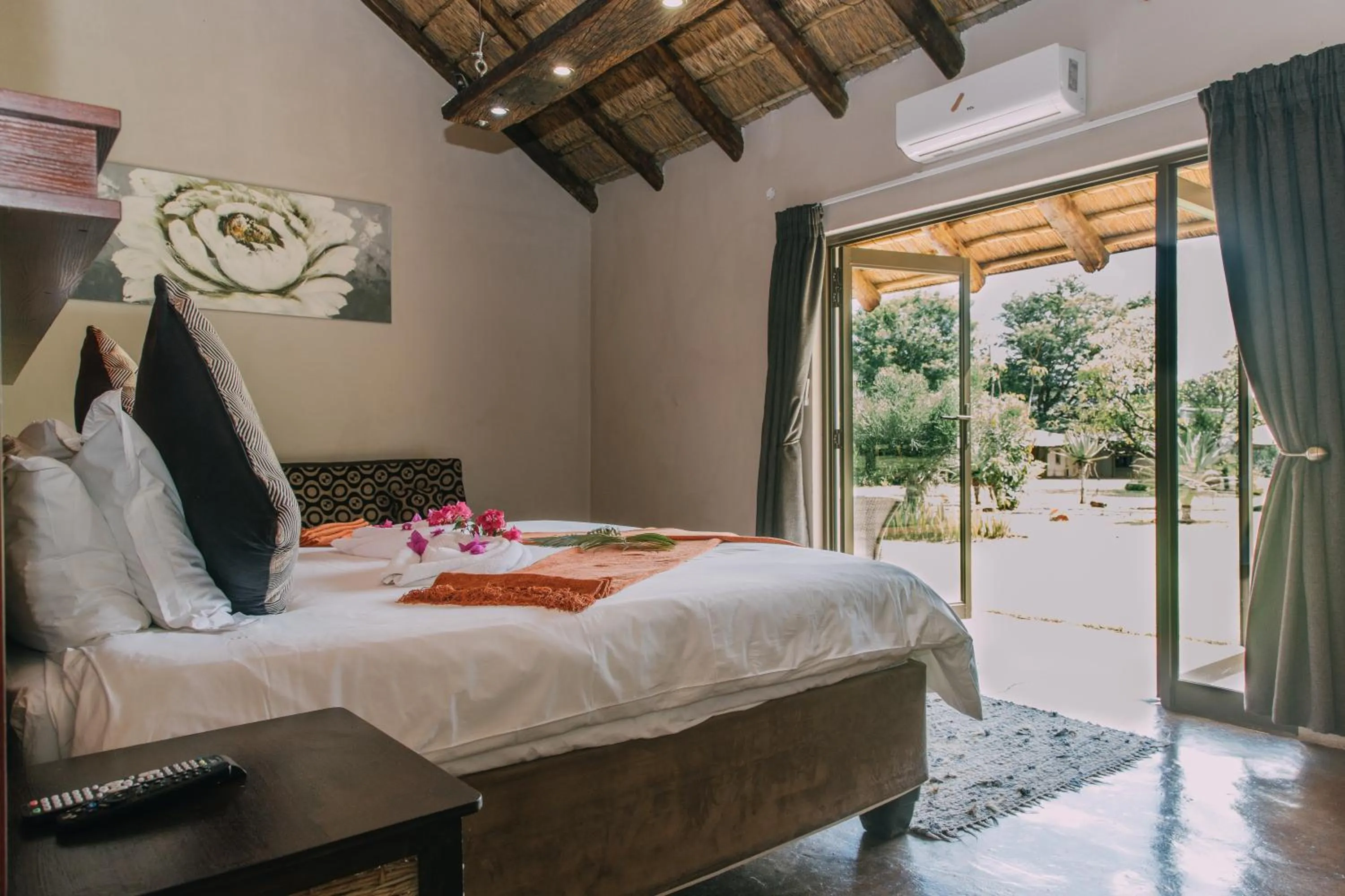 Bedroom, Bed in Kruger View Chalets