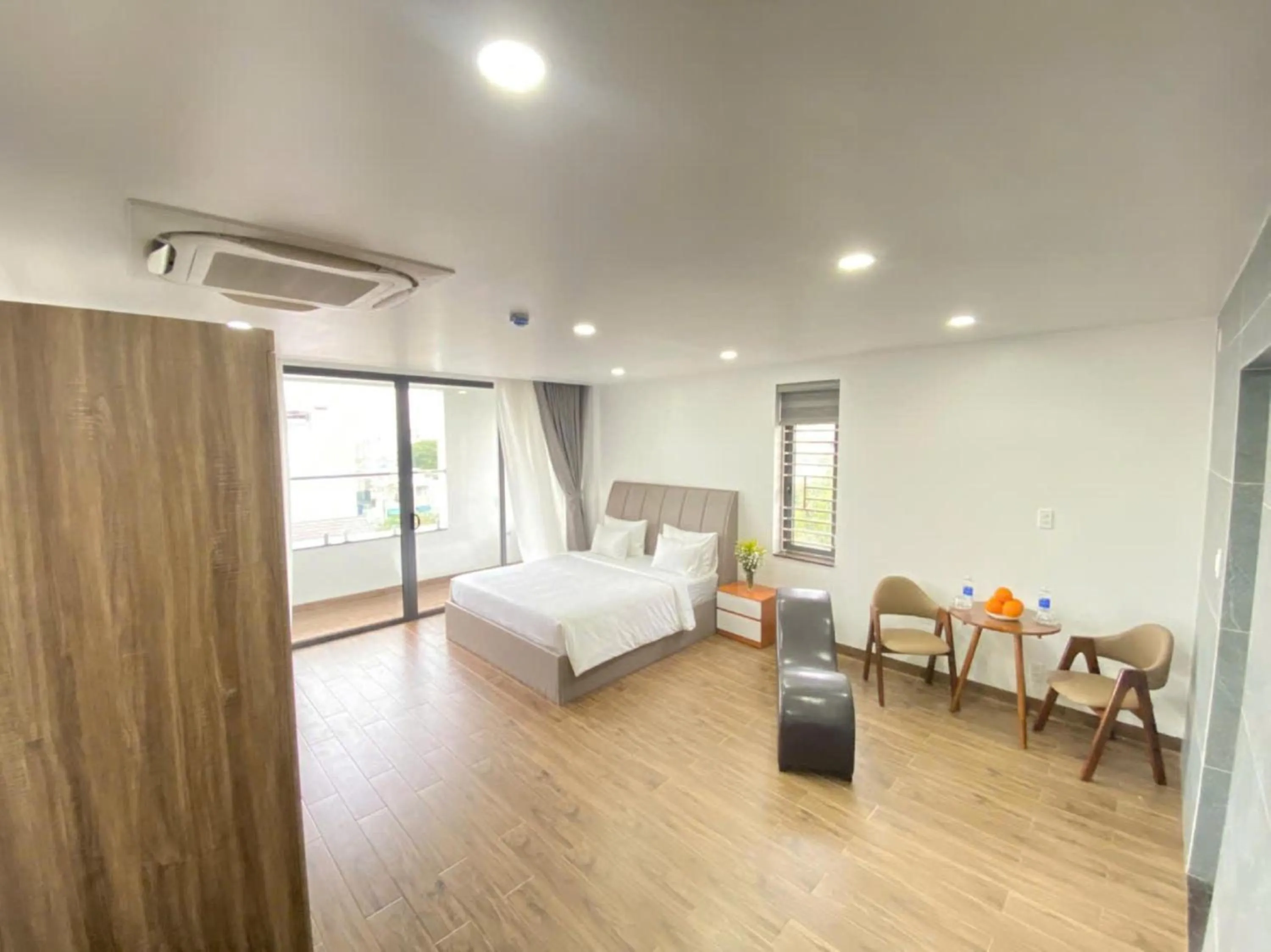 Bedroom, Bed in Golden Hotel