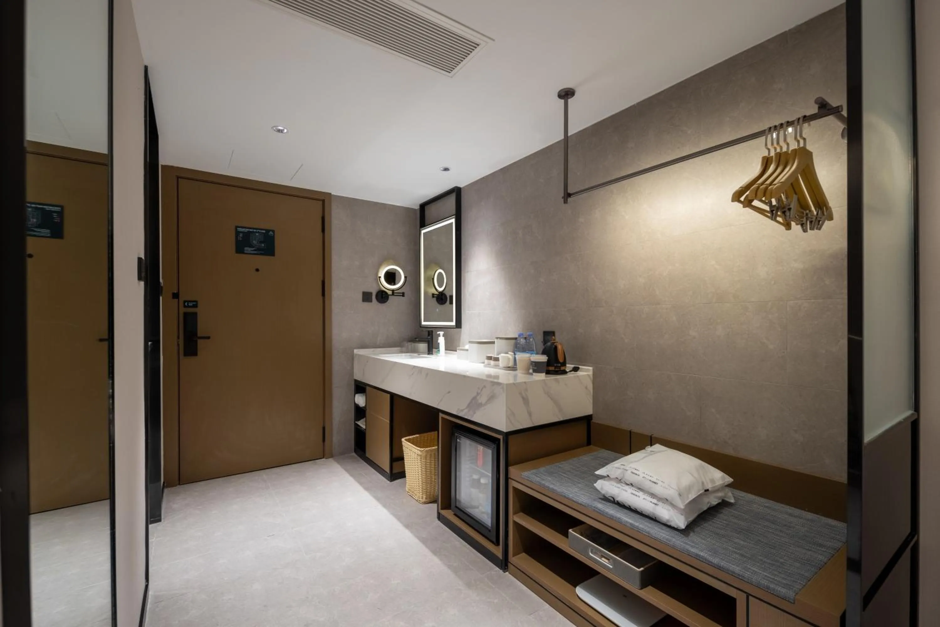 Bed in Atour Hotel Hangzhou Hubin Pinghai Road