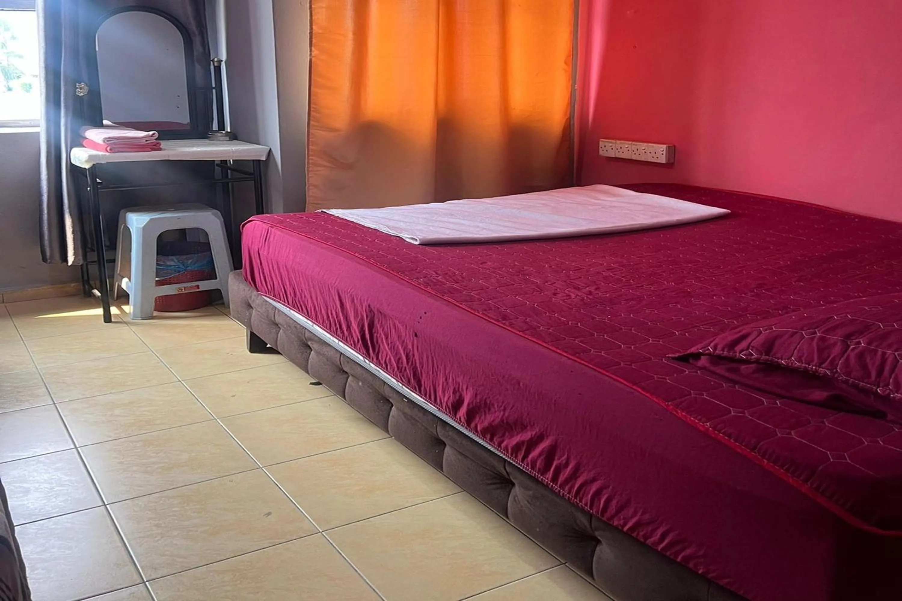 Bed in I Rose Budget Hotel