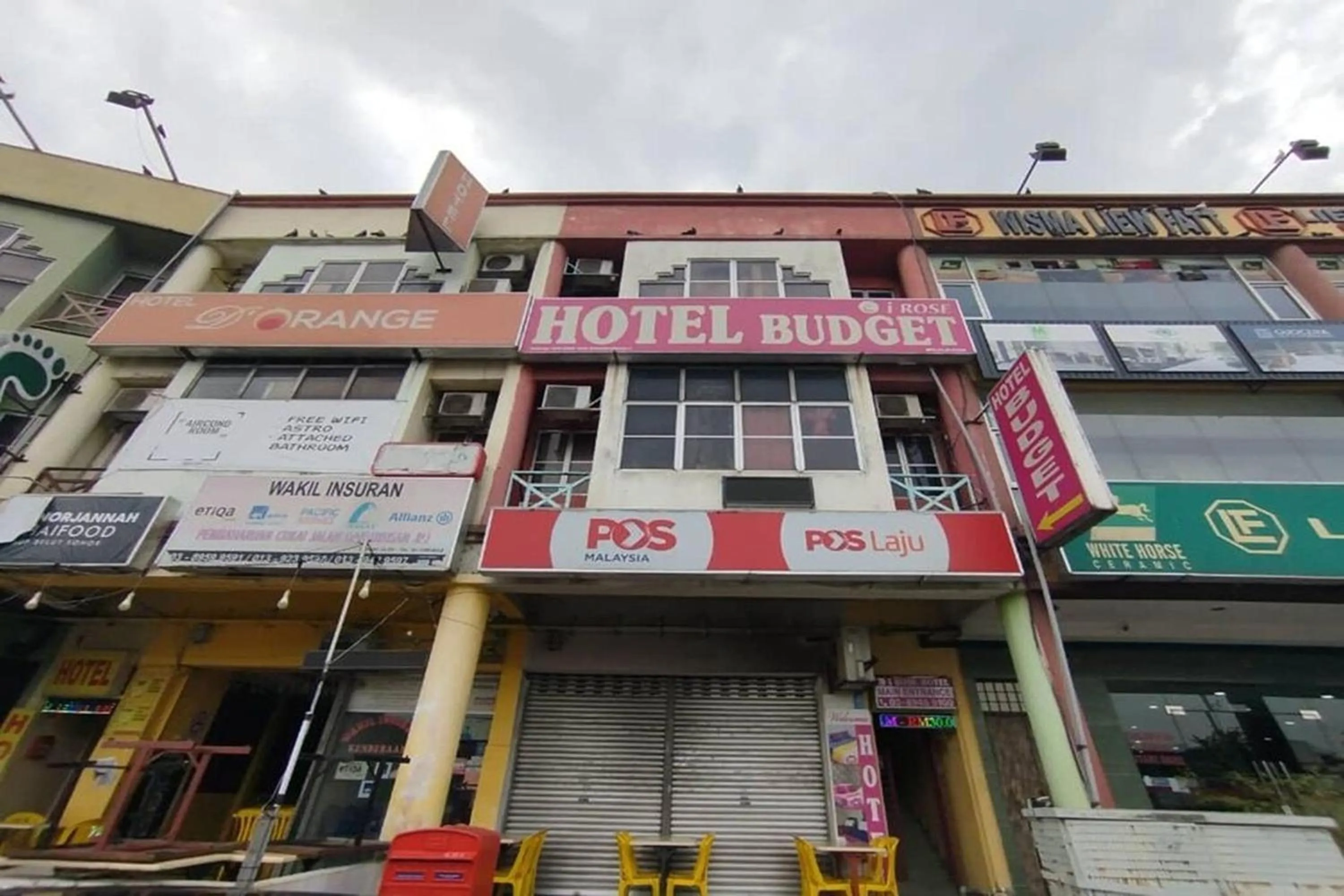 Property building in I Rose Budget Hotel