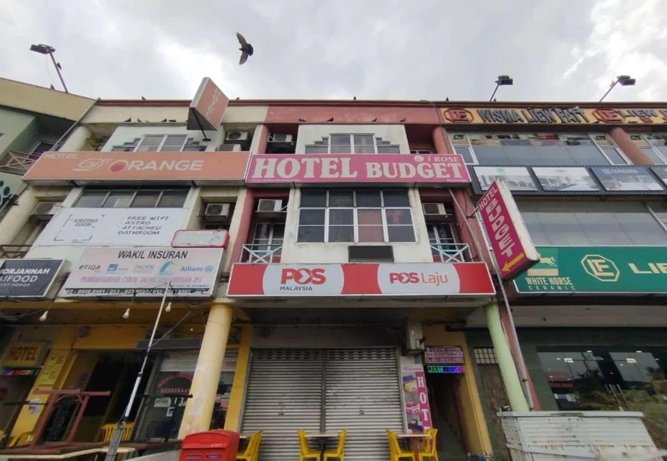 Property building in I Rose Budget Hotel