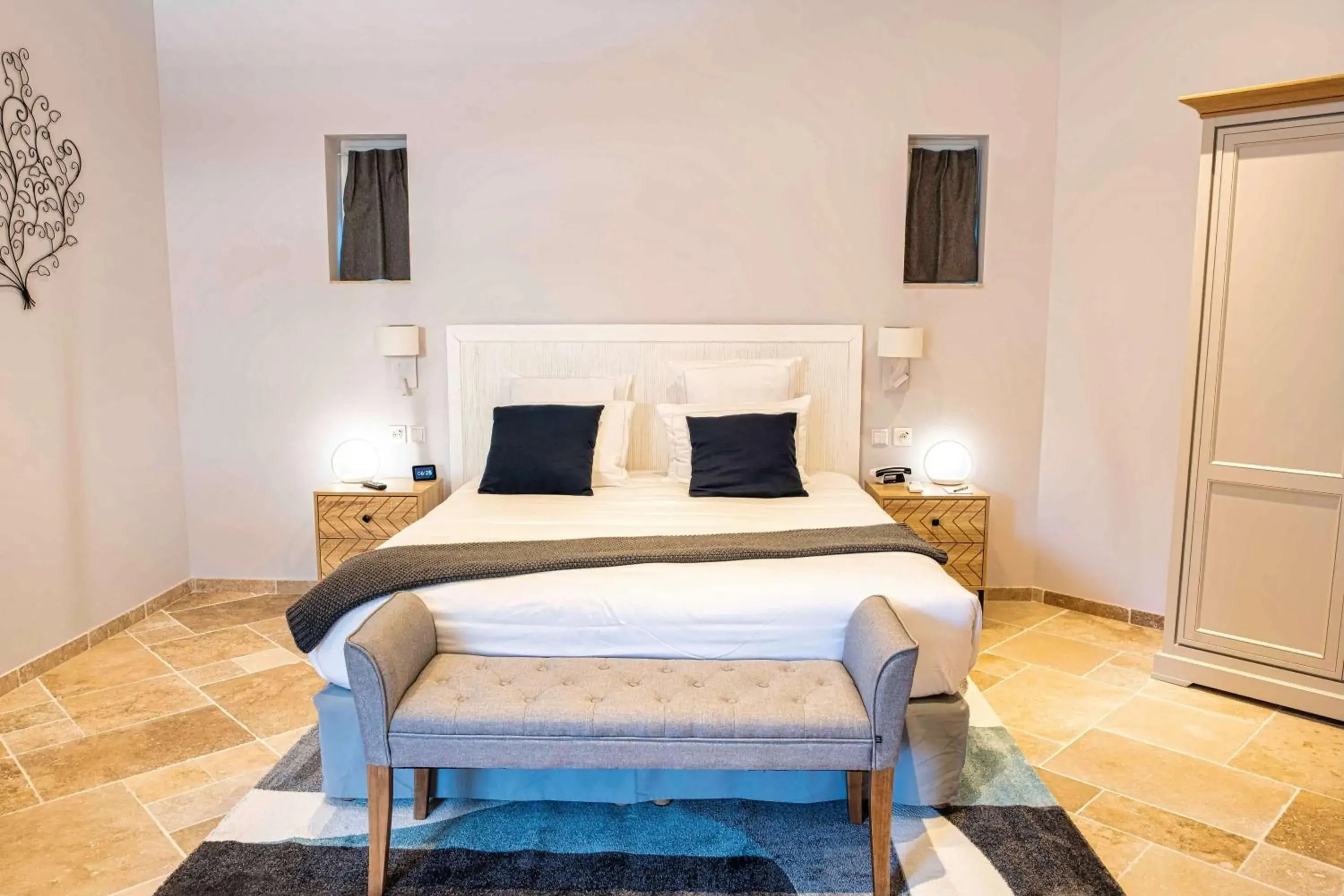 Suite with Terrace in Domaine Ribiera, Hotel 5 Etoiles, SPA & Golf - Forcalquier Suite with Terrace in Domaine Ribiera, Hotel 5 Etoiles, SPA & Golf - Forcalquier