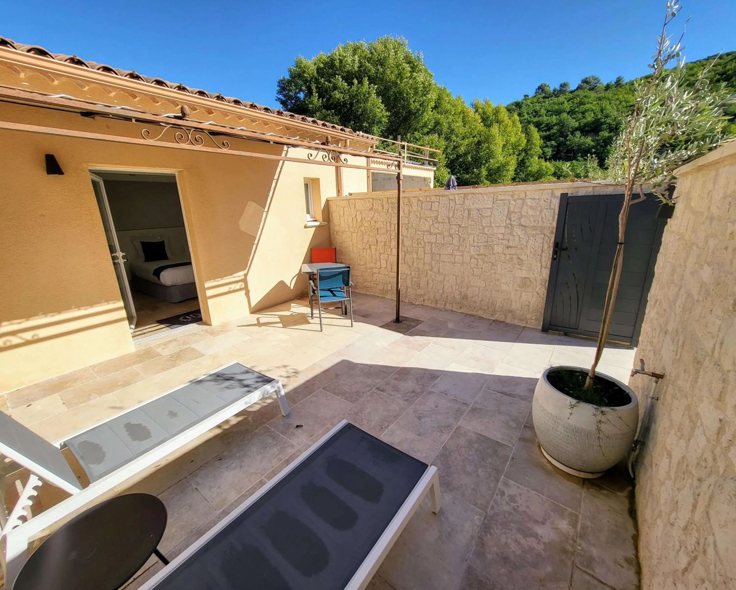 Balcony/Terrace in Domaine Ribiera, Hotel 5 Etoiles, SPA & Golf - Forcalquier