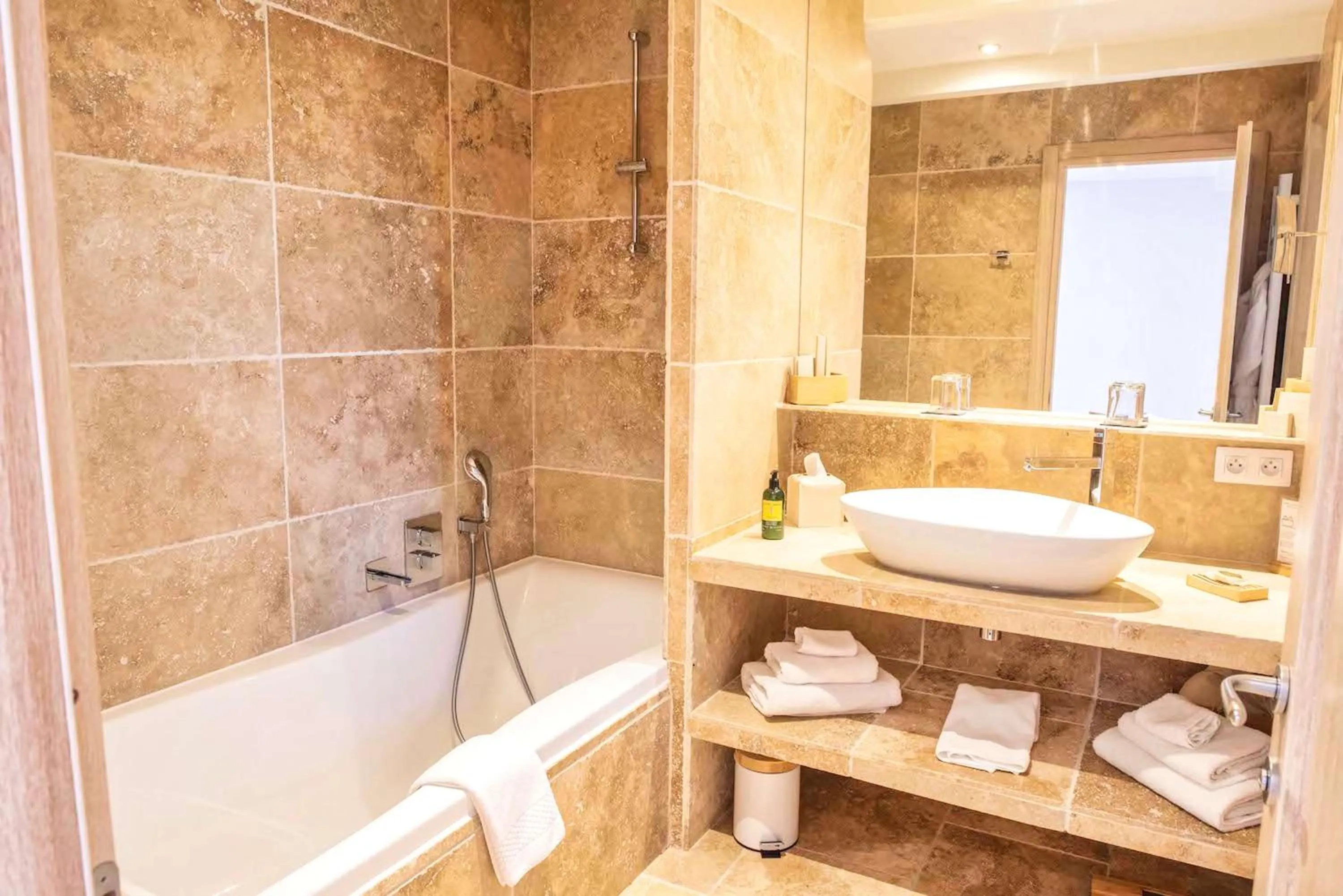 Bathroom in Domaine Ribiera, Hotel 5 Etoiles, SPA & Golf - Forcalquier