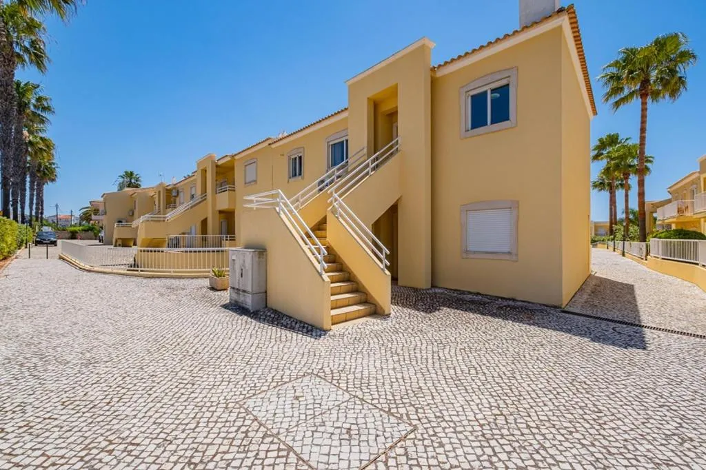 Property building in Jardins Vale de Parra