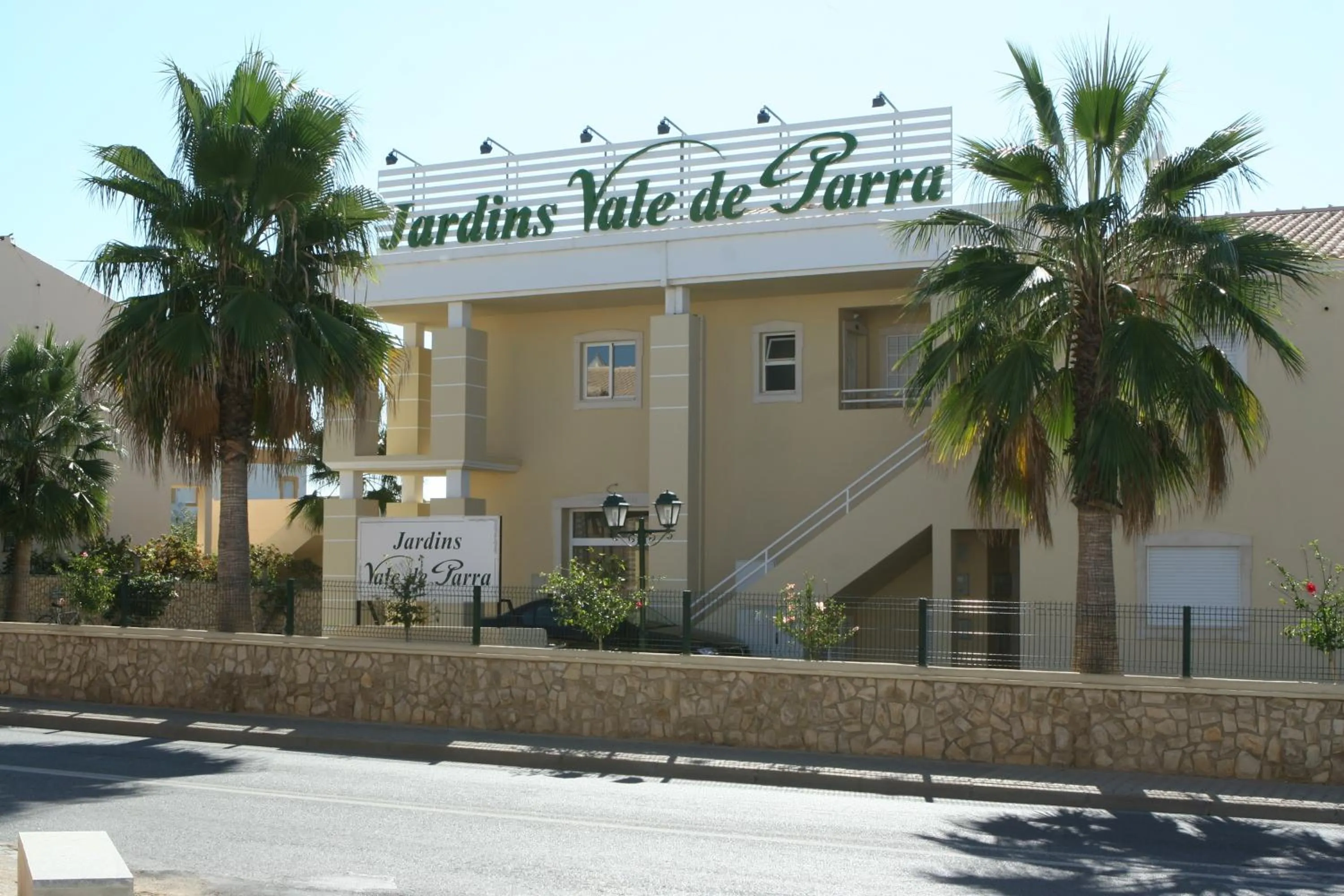 Property building in Jardins Vale de Parra