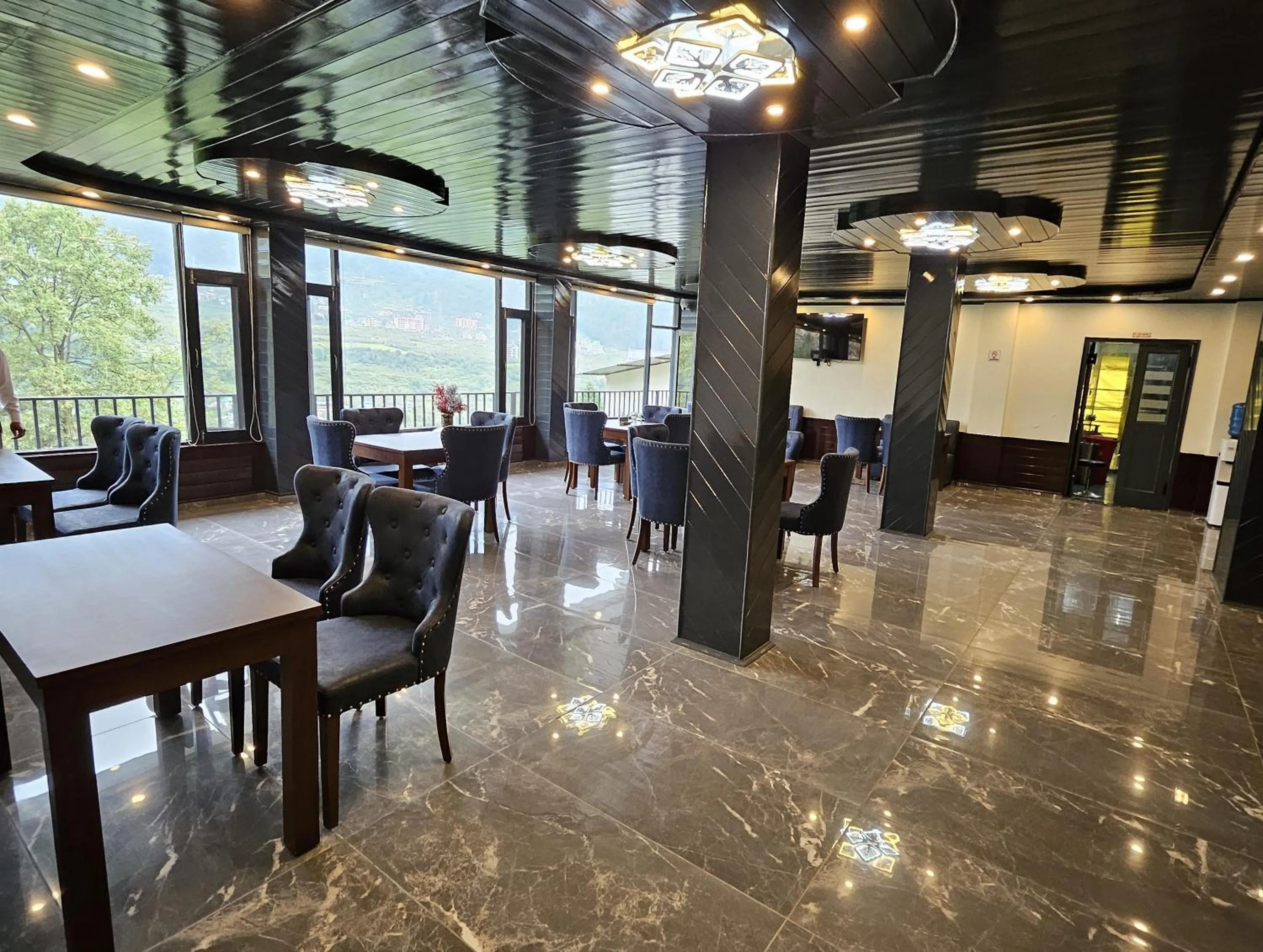 Restaurant/places to eat in BluSalzz Vine Hills Resort, Manali