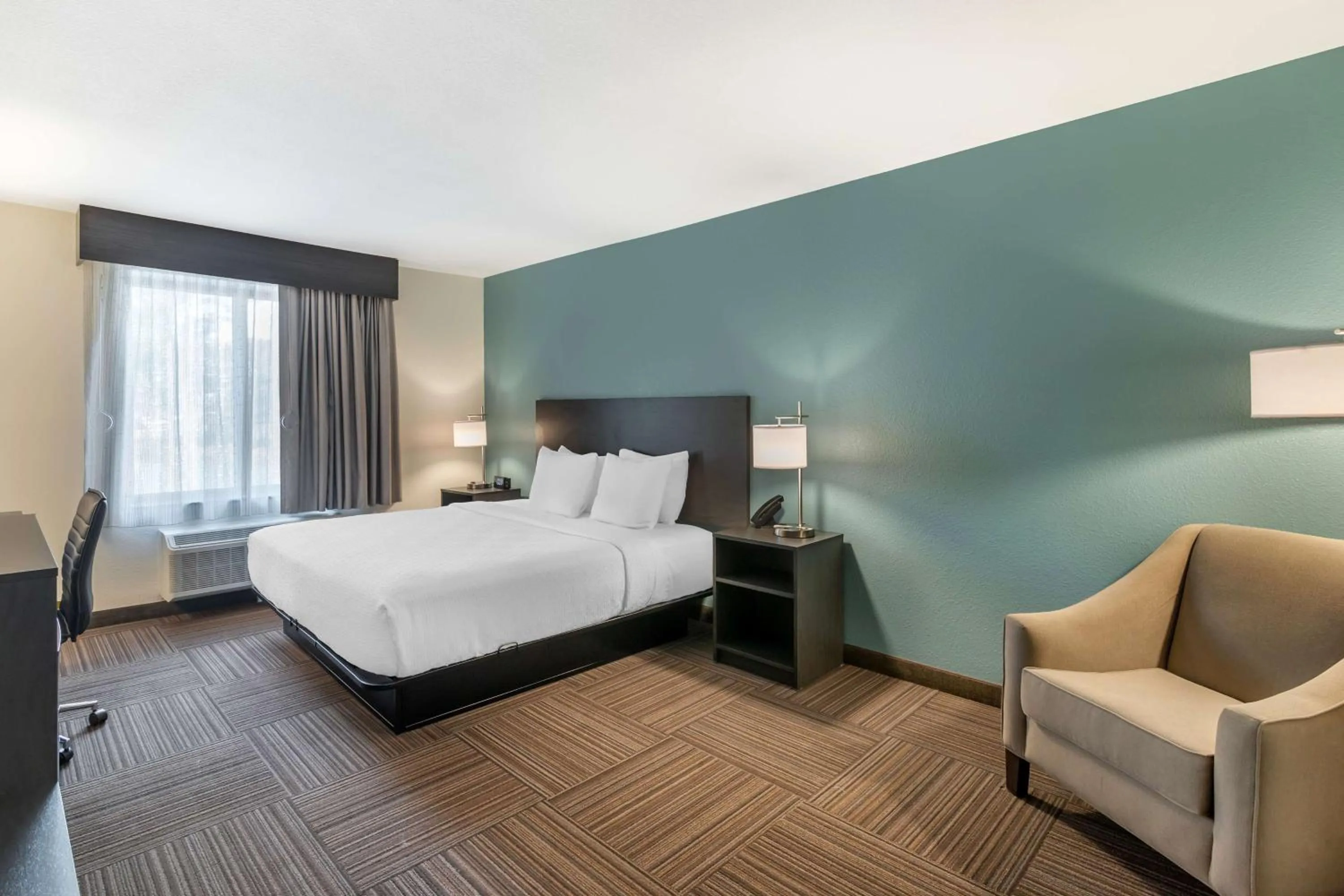 Bedroom, Bed in Best Western Plus Bluffton/Hilton Head Hotel