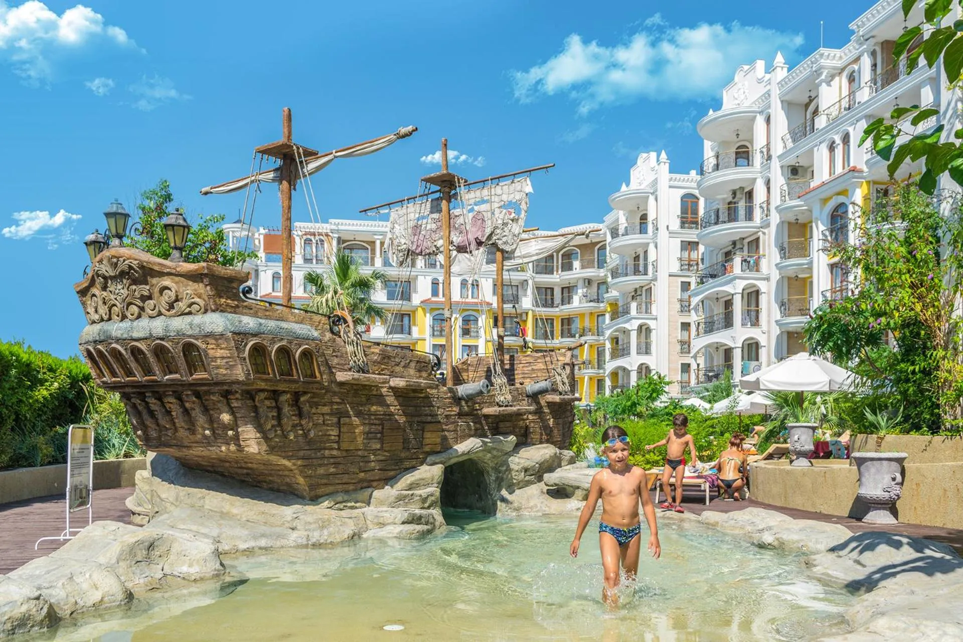 Swimming pool in Harmony Suites - Monte Carlo