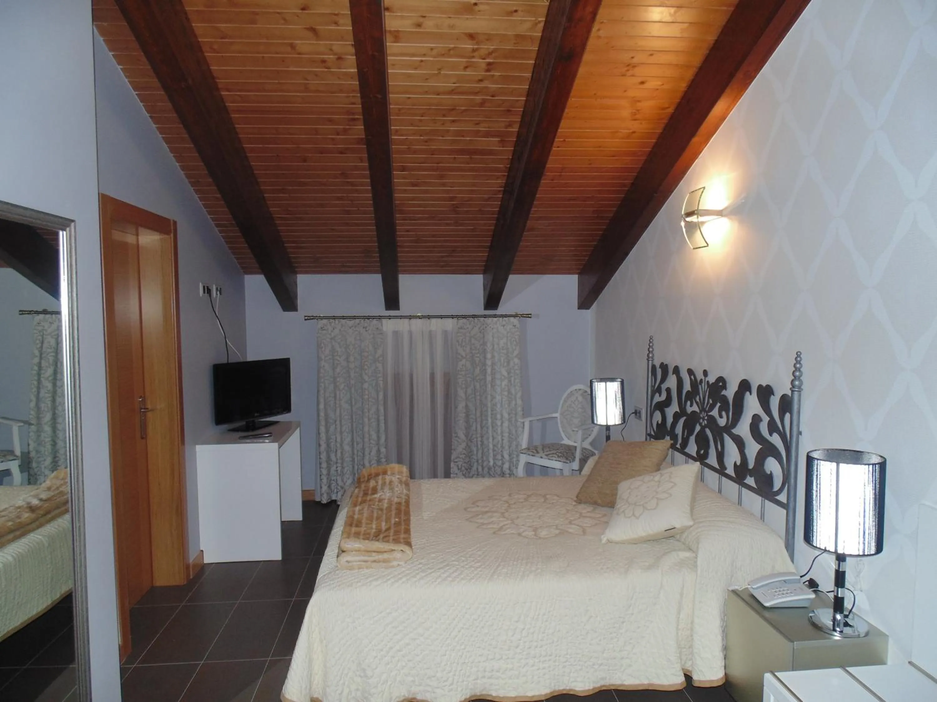 Bedroom, Bed in Hotel Ribera de Langa