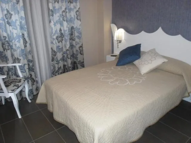 Bedroom, Bed in Hotel Ribera de Langa