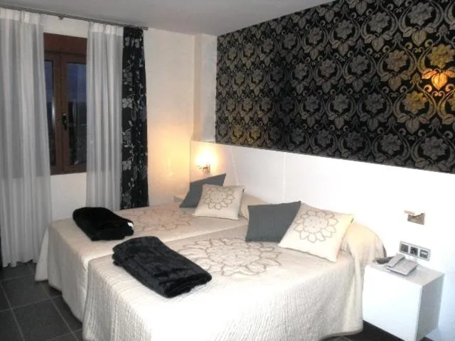 Bedroom, Bed in Hotel Ribera de Langa