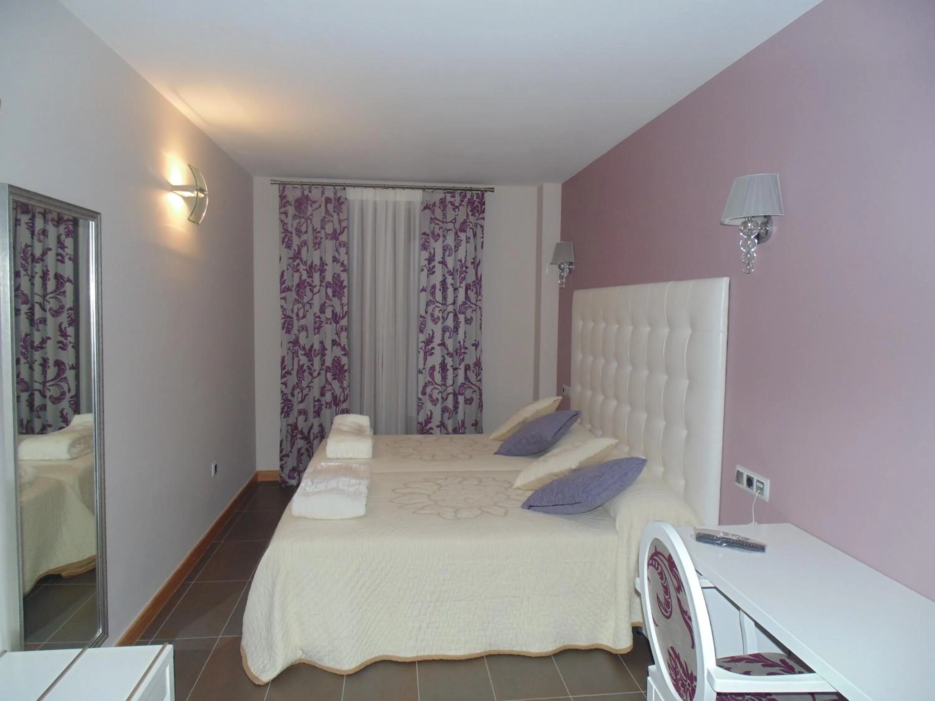 Bedroom, Bed in Hotel Ribera de Langa