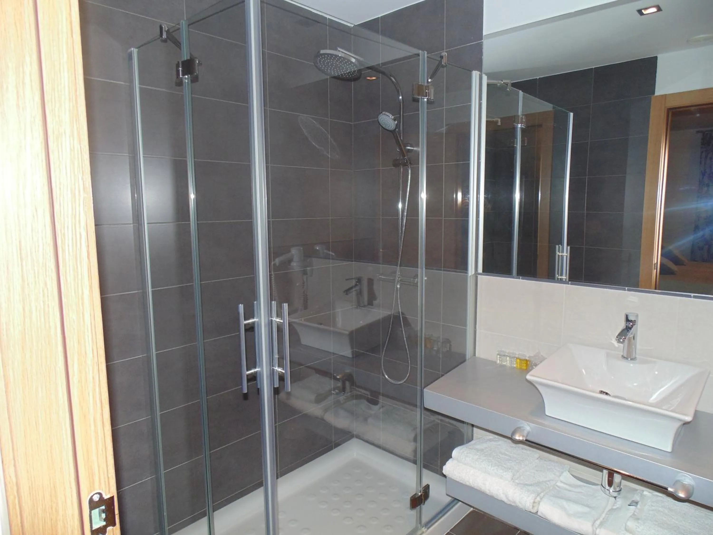 Bathroom in Hotel Ribera de Langa
