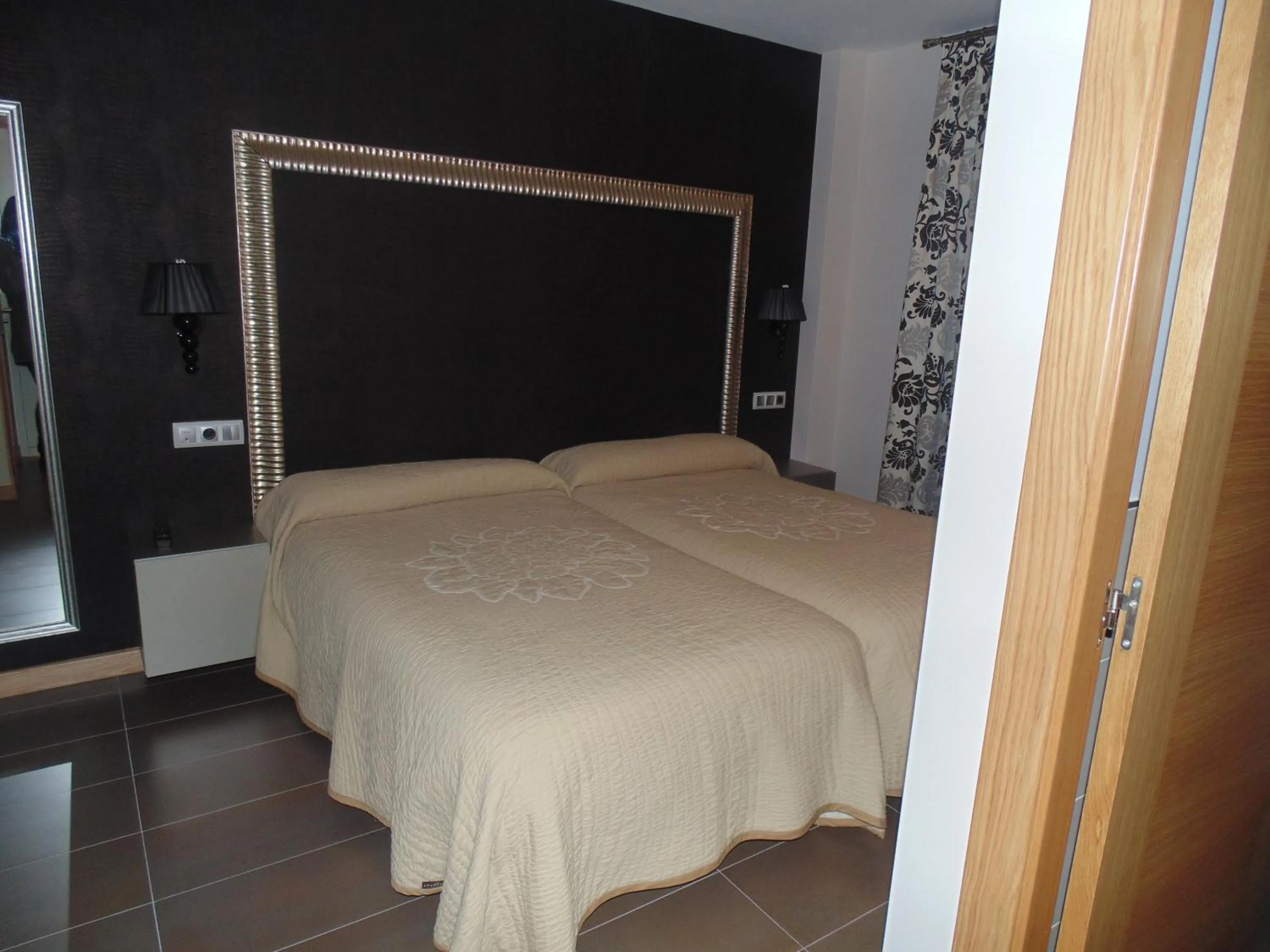 Bedroom, Bed in Hotel Ribera de Langa