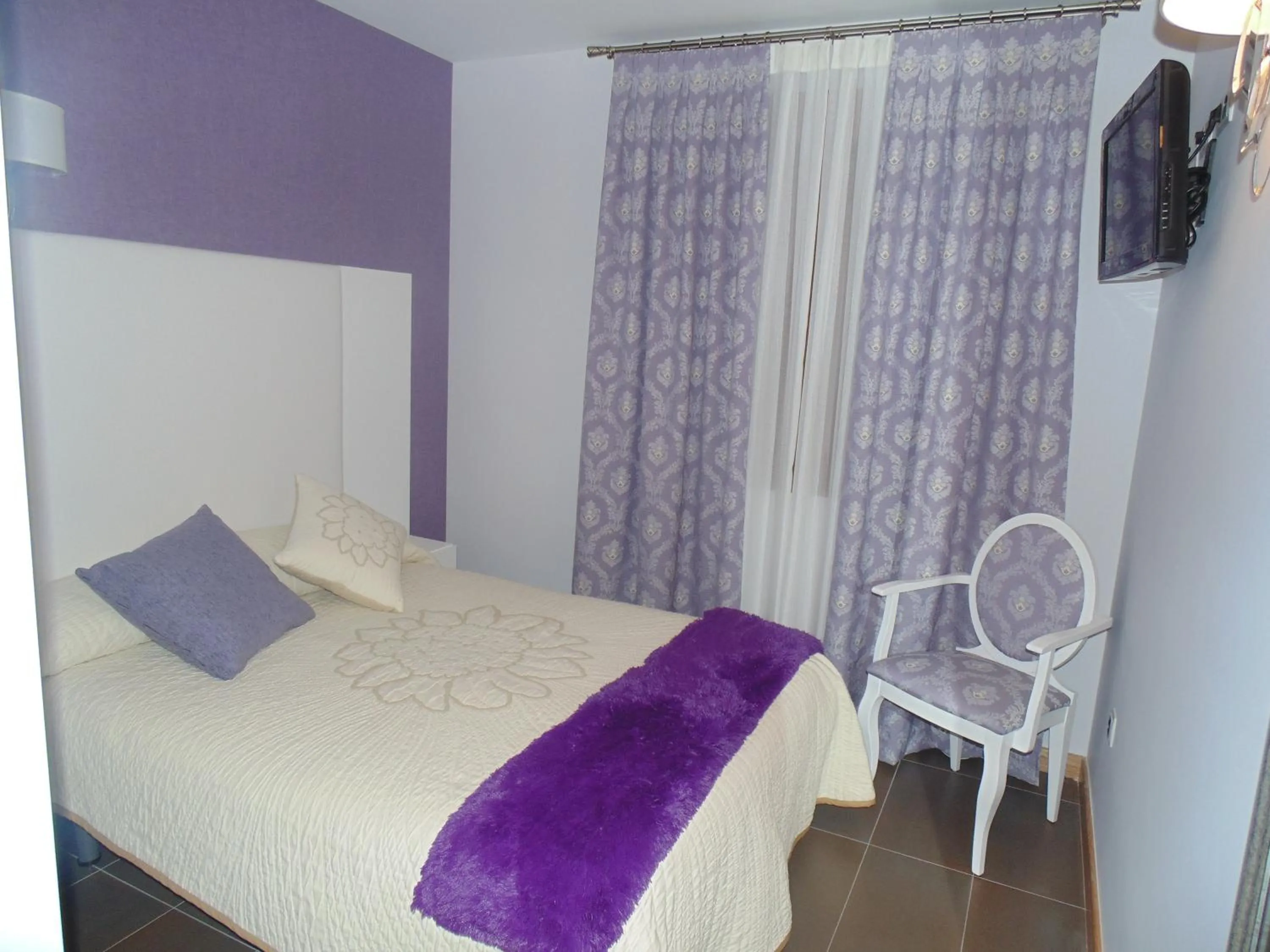 Bedroom, Bed in Hotel Ribera de Langa