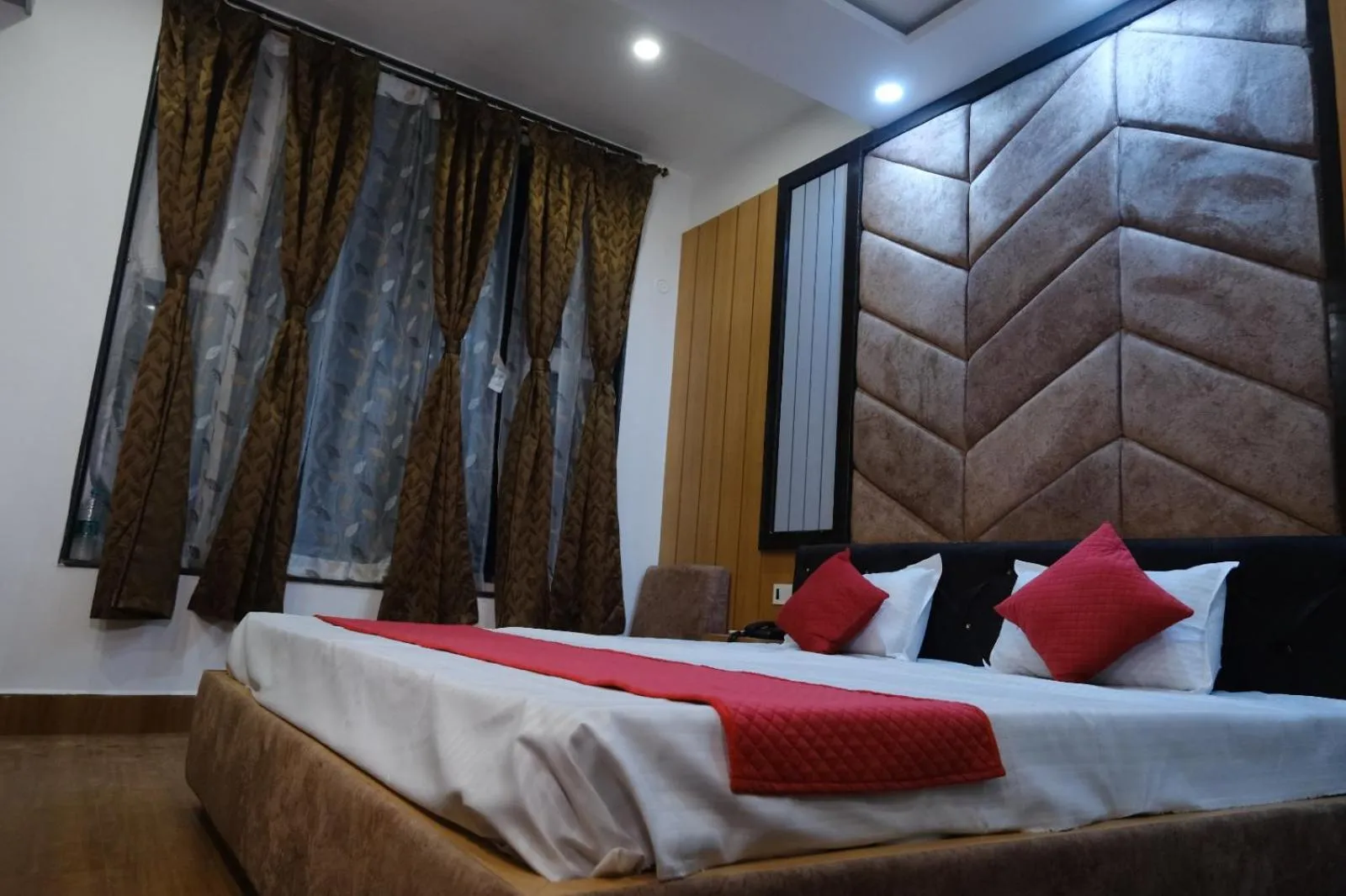 Bed in Hotel Golden Continental