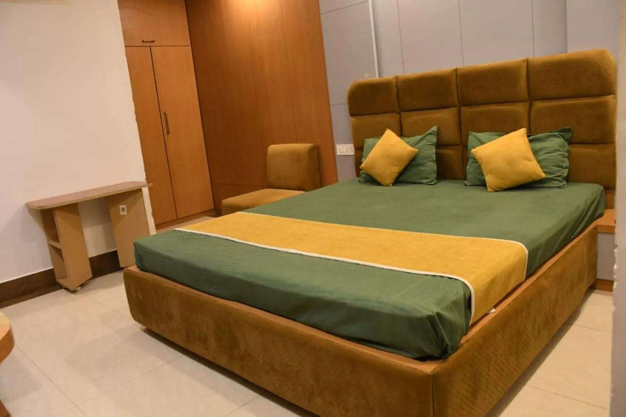 Bed in Hotel Golden Continental