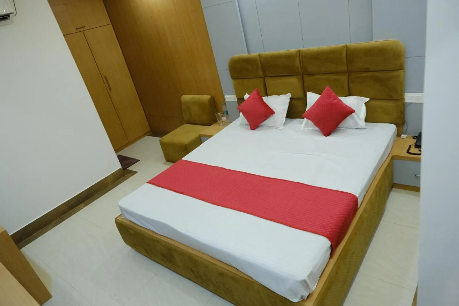 Bed in Hotel Golden Continental