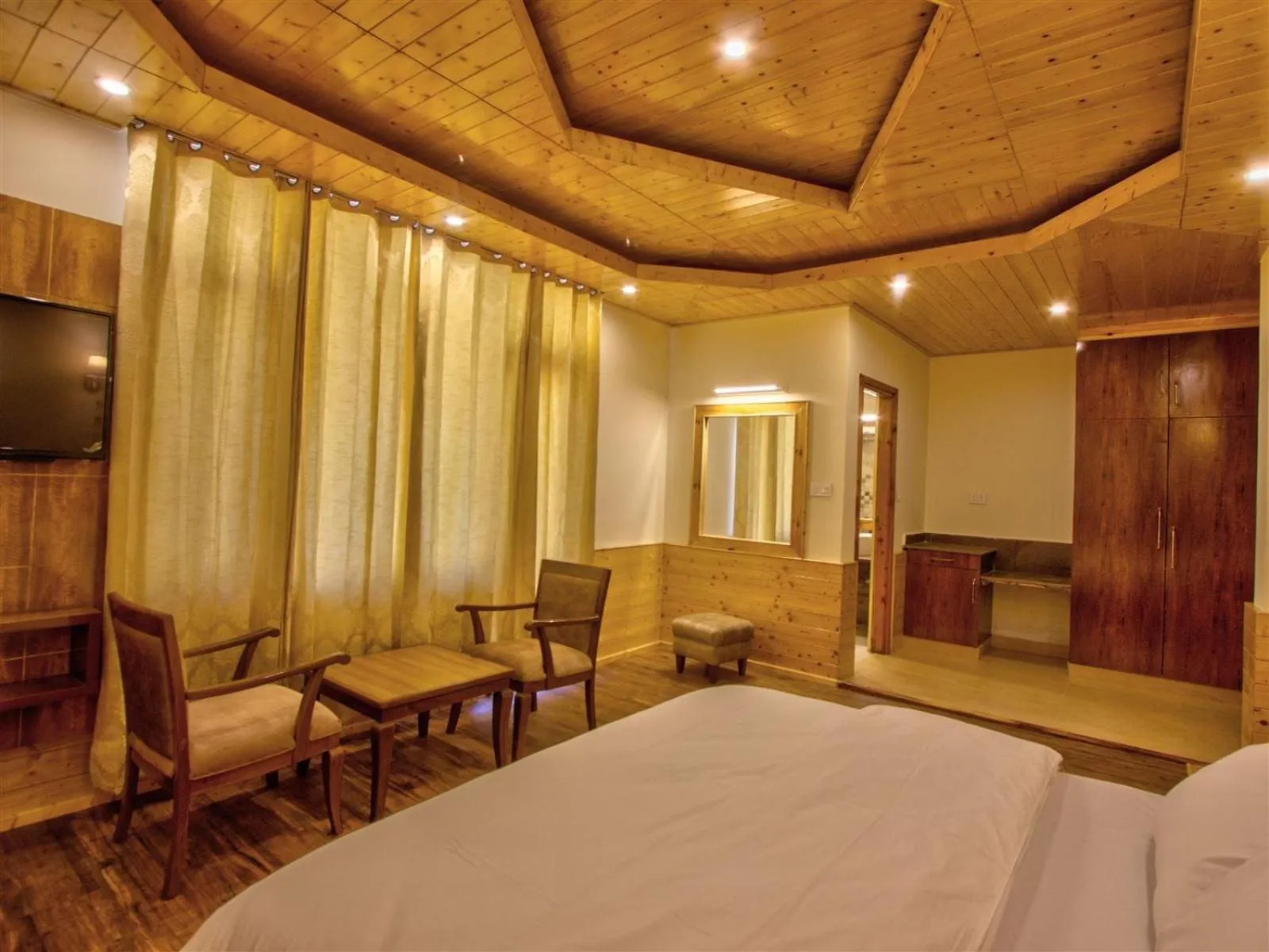 Bedroom in Golden Peak Manali