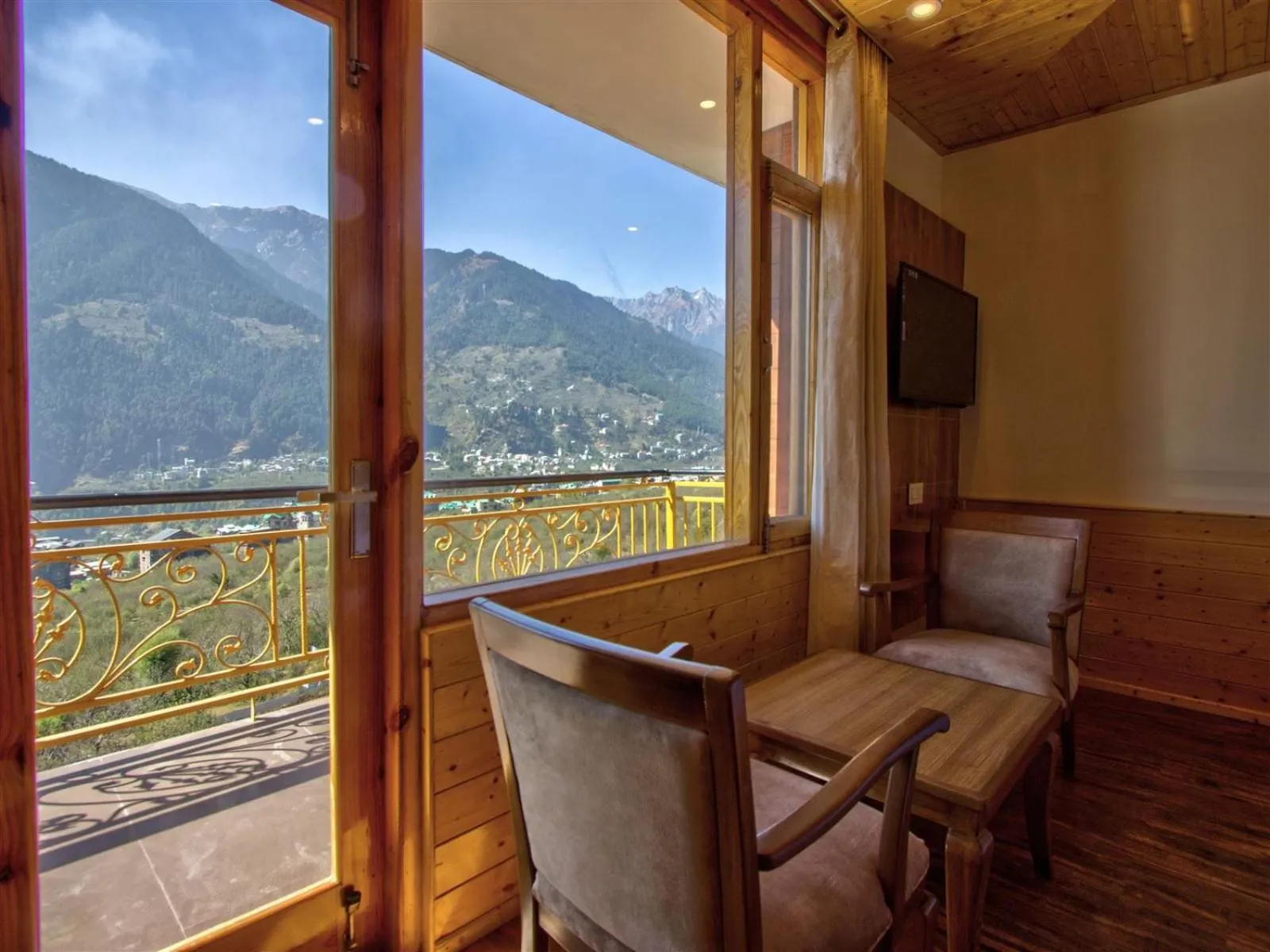 Mountain view in Golden Peak Manali