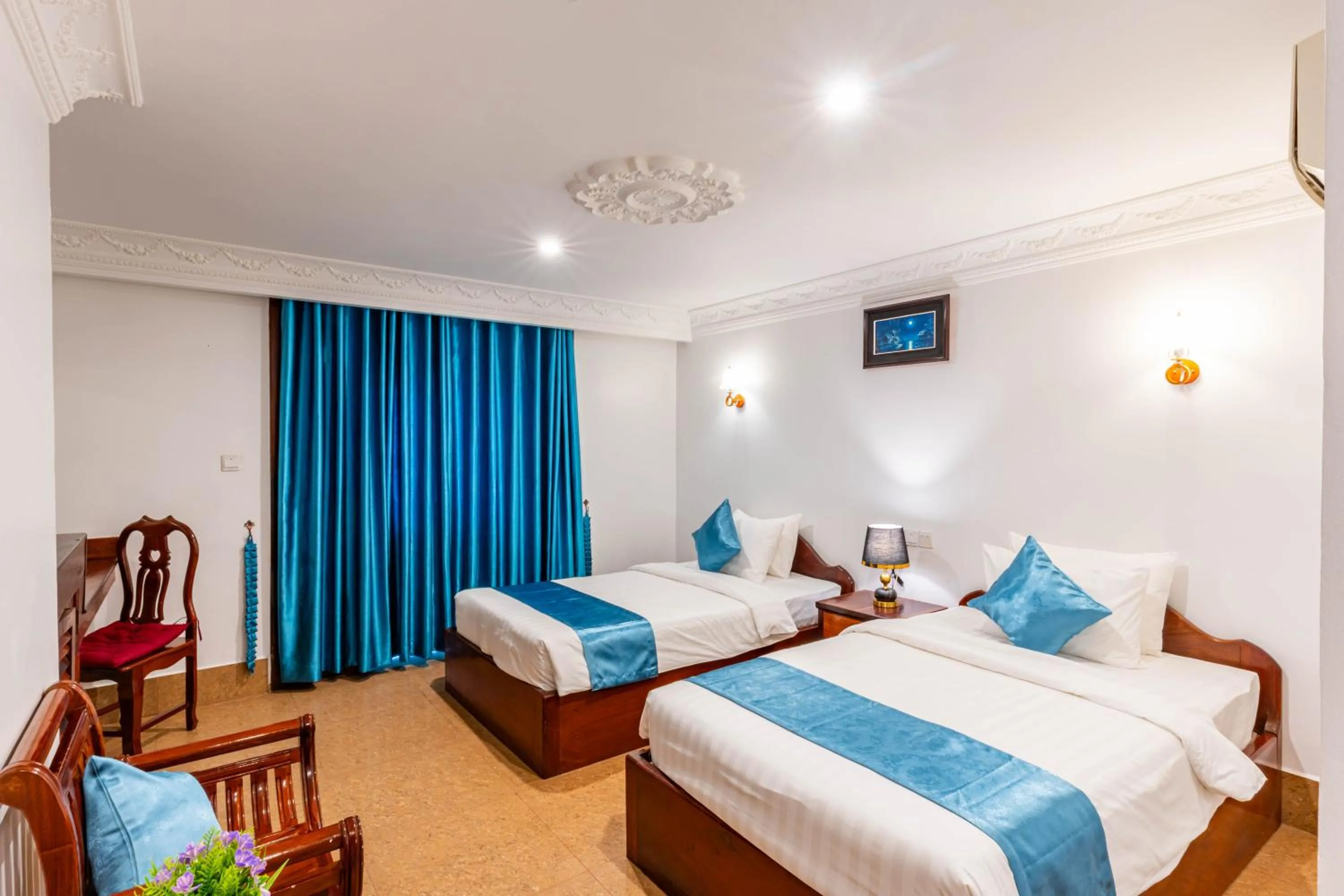 Pool view, Bed in Rithy Rin Angkor Hotel