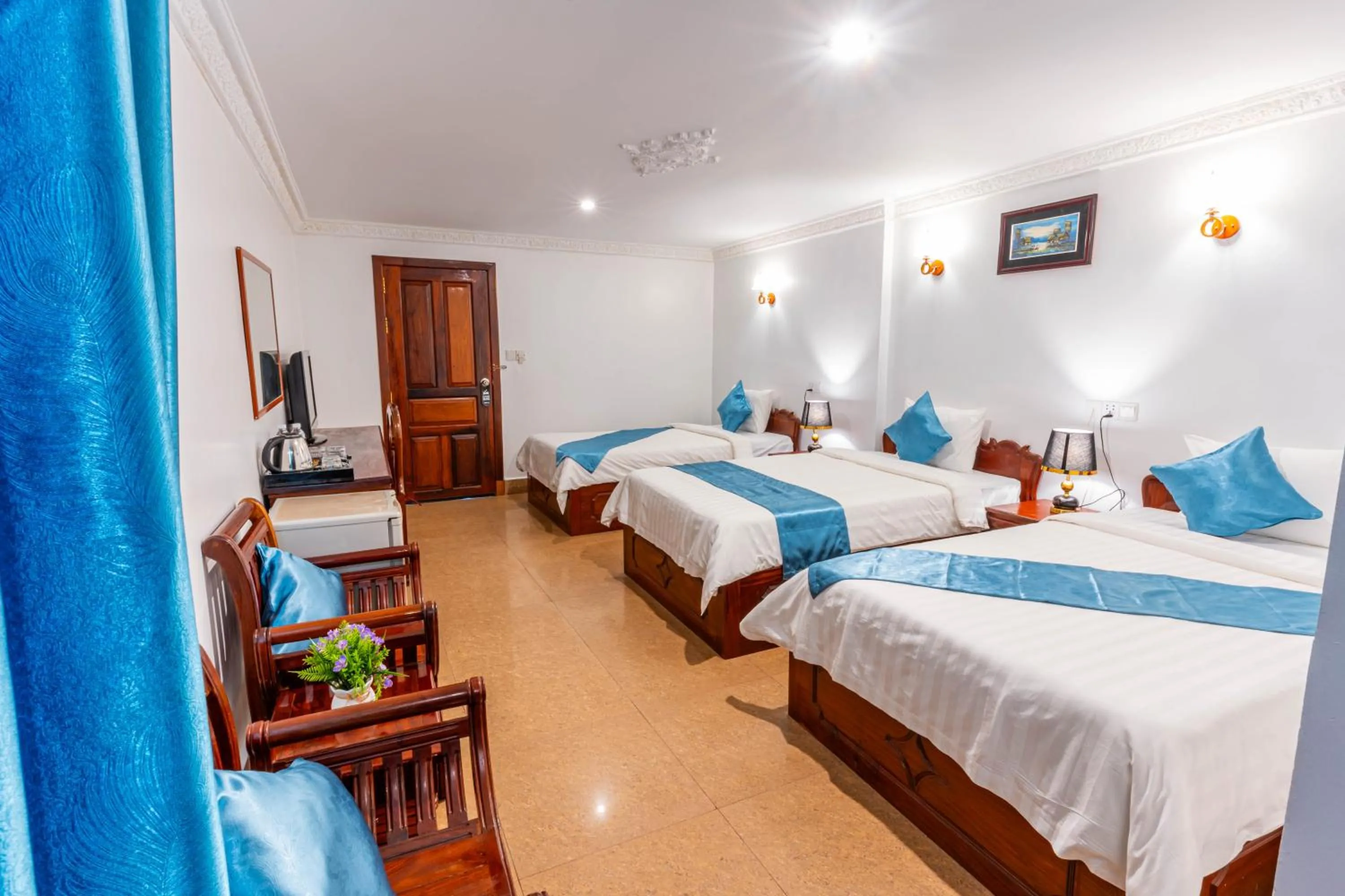 Pool view, Bed in Rithy Rin Angkor Hotel