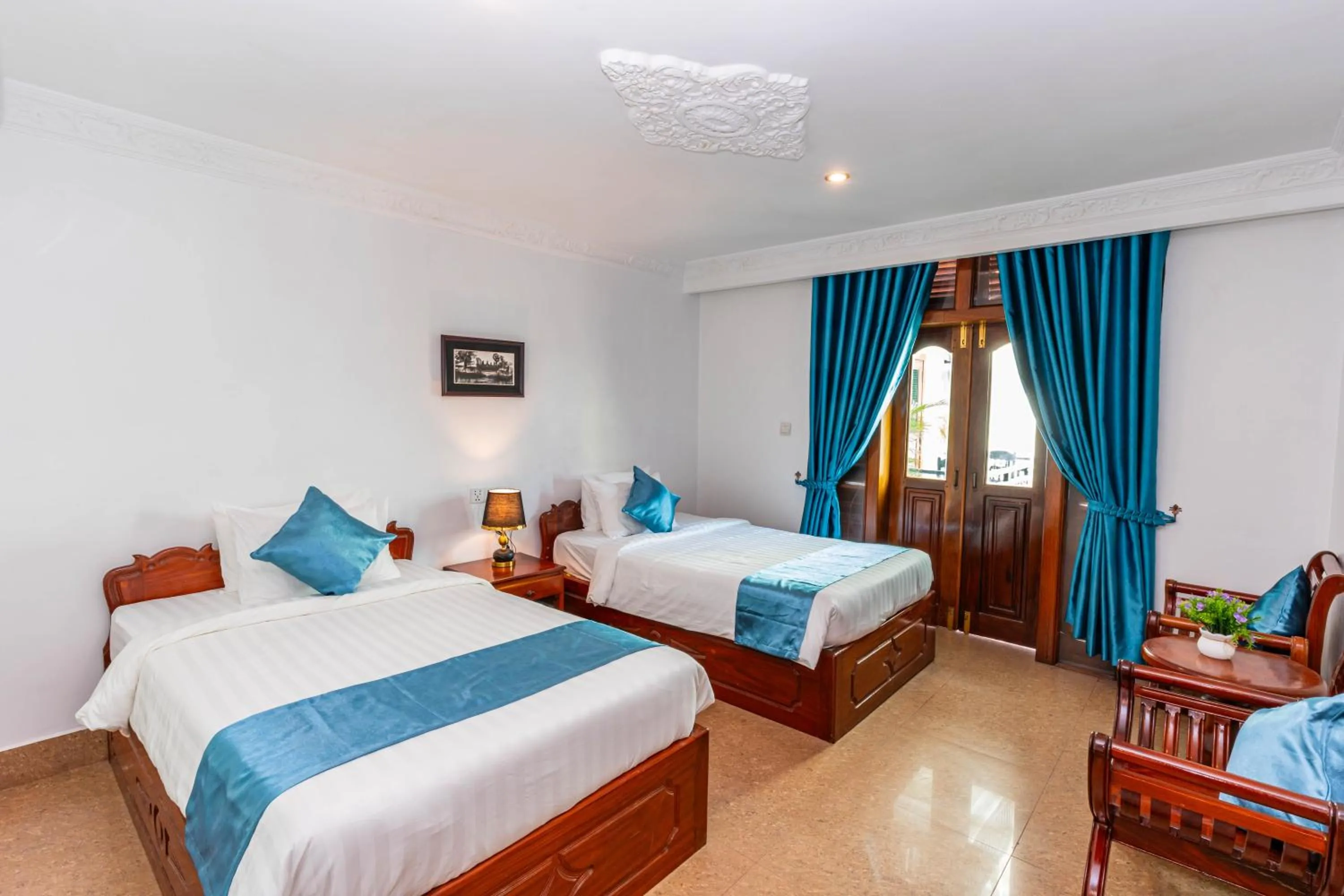 Pool view, Bed in Rithy Rin Angkor Hotel