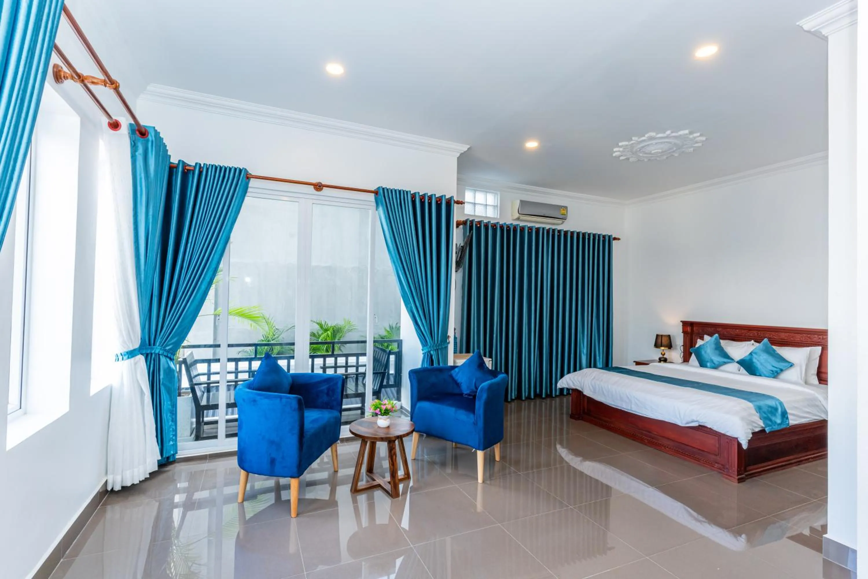 Living room, Bed in Rithy Rin Angkor Hotel