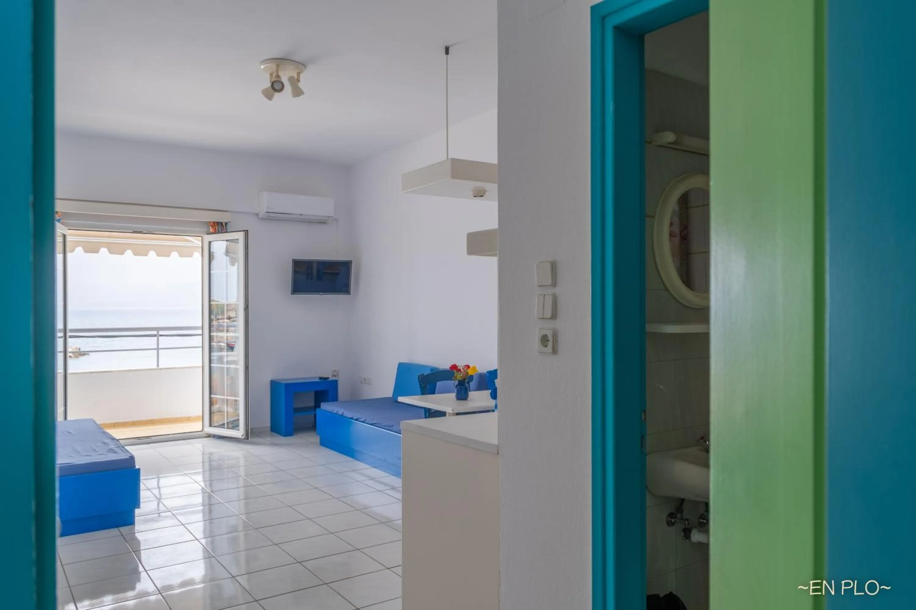 TV and multimedia in Enplo Apartments