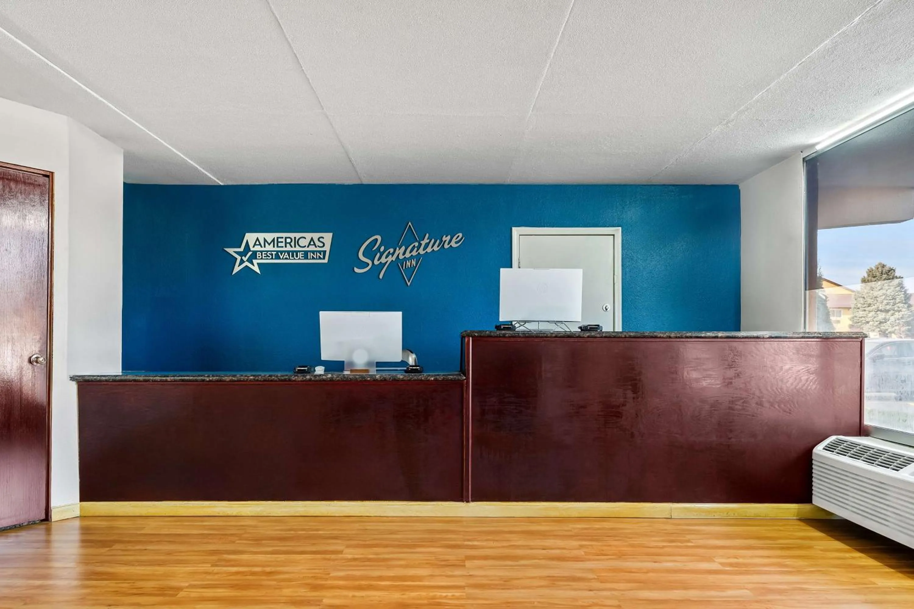 Lobby or reception in Signature Inn Danville