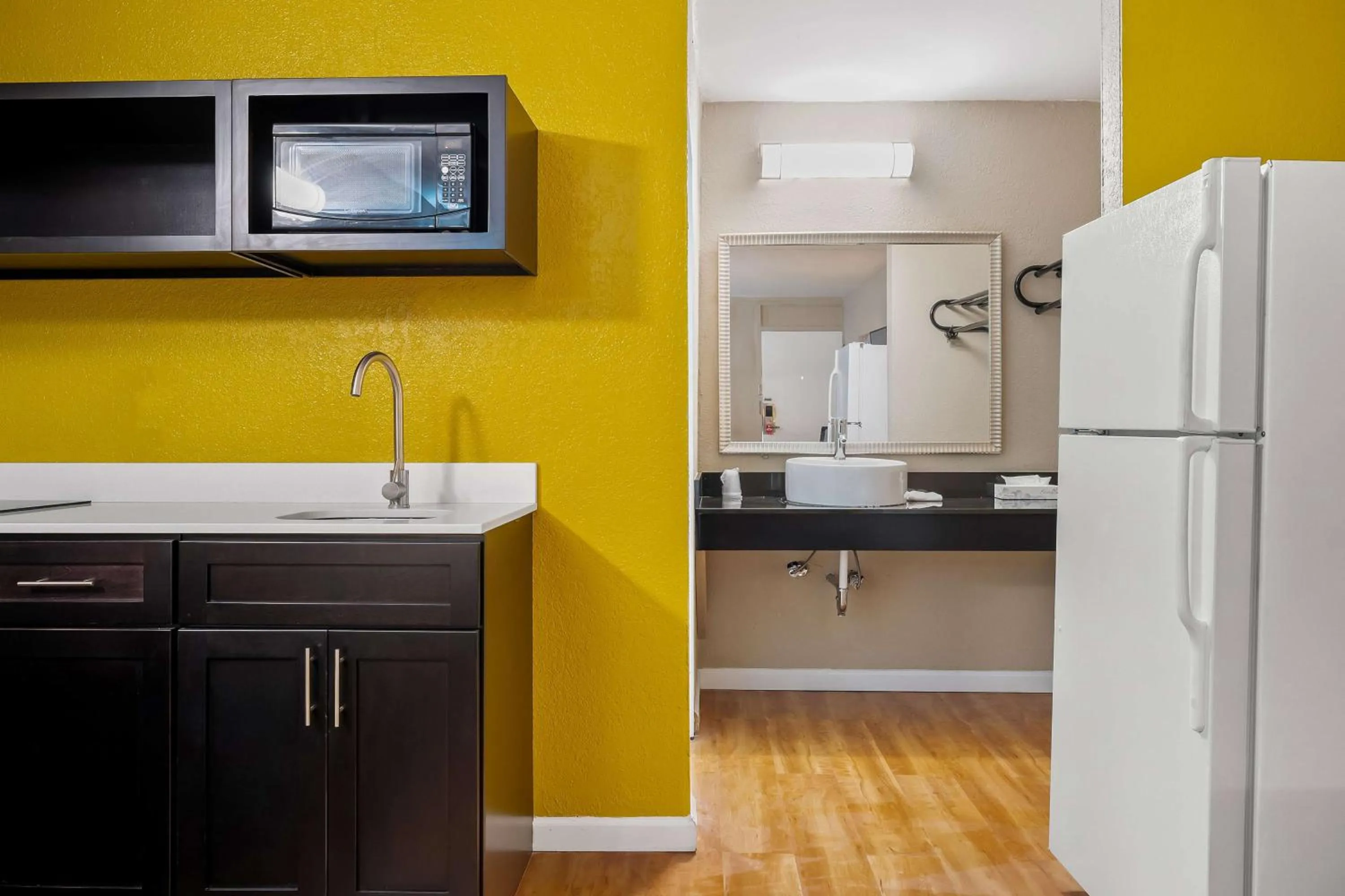 Bedroom in Signature Inn Danville