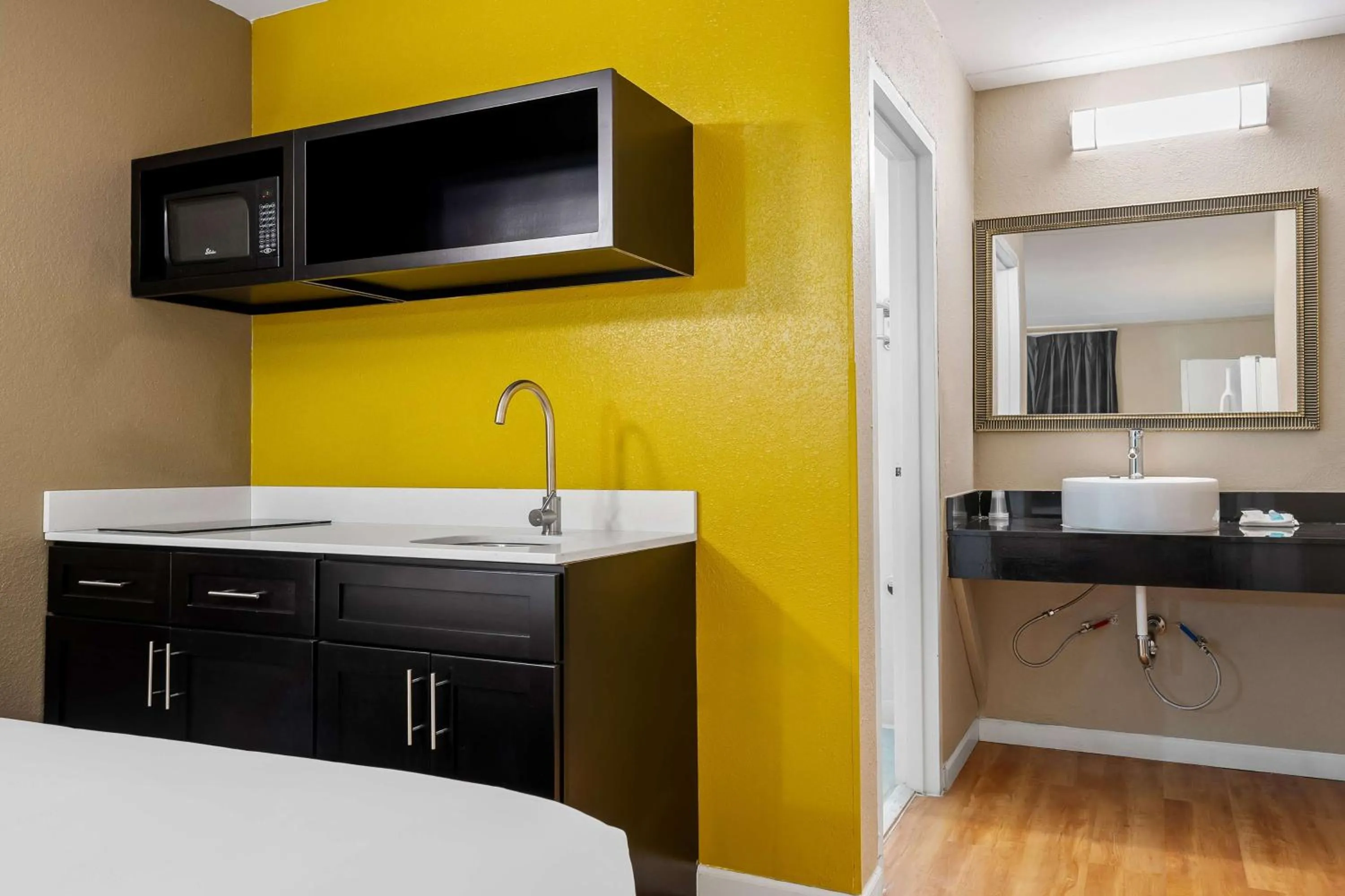 Bedroom in Signature Inn Danville