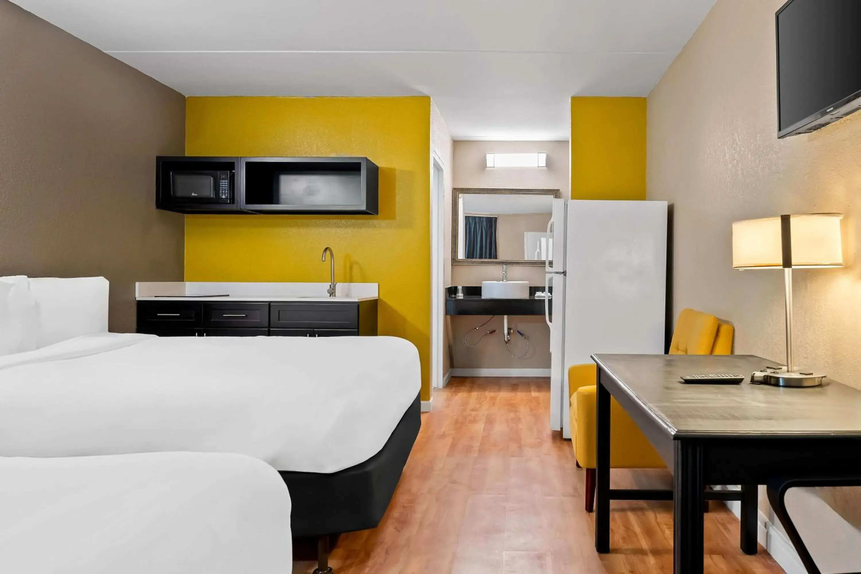 2 Double Beds with Walk in Shower Non Smoking in Signature Inn Danville 2 Double Beds with Walk in Shower Non Smoking in Signature Inn Danville