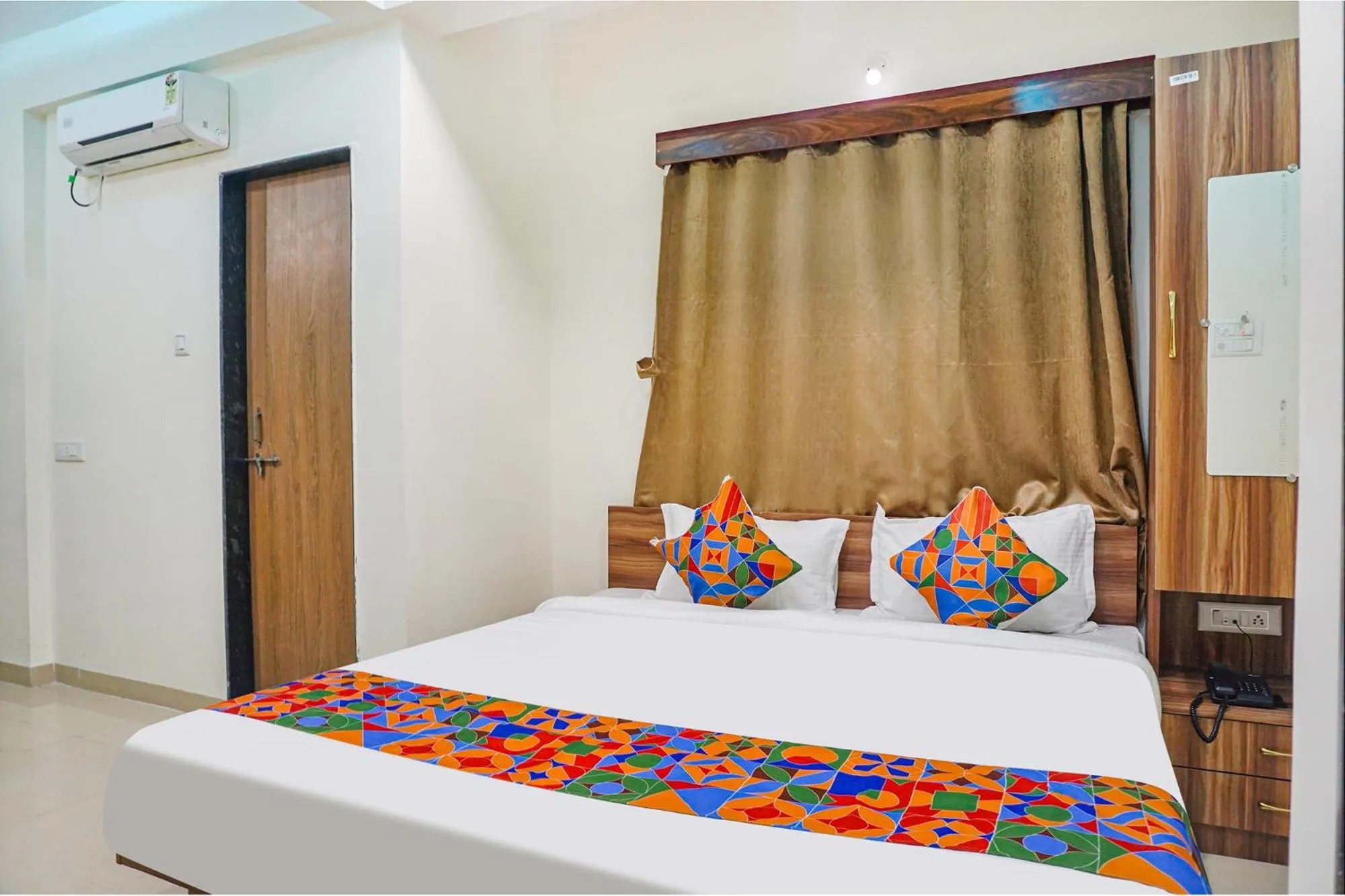 Bed in Fabhotel The Mantra inn - Nr world trade center