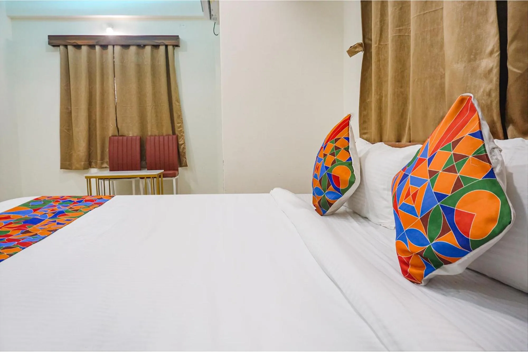 Bed in Fabhotel The Mantra inn - Nr world trade center