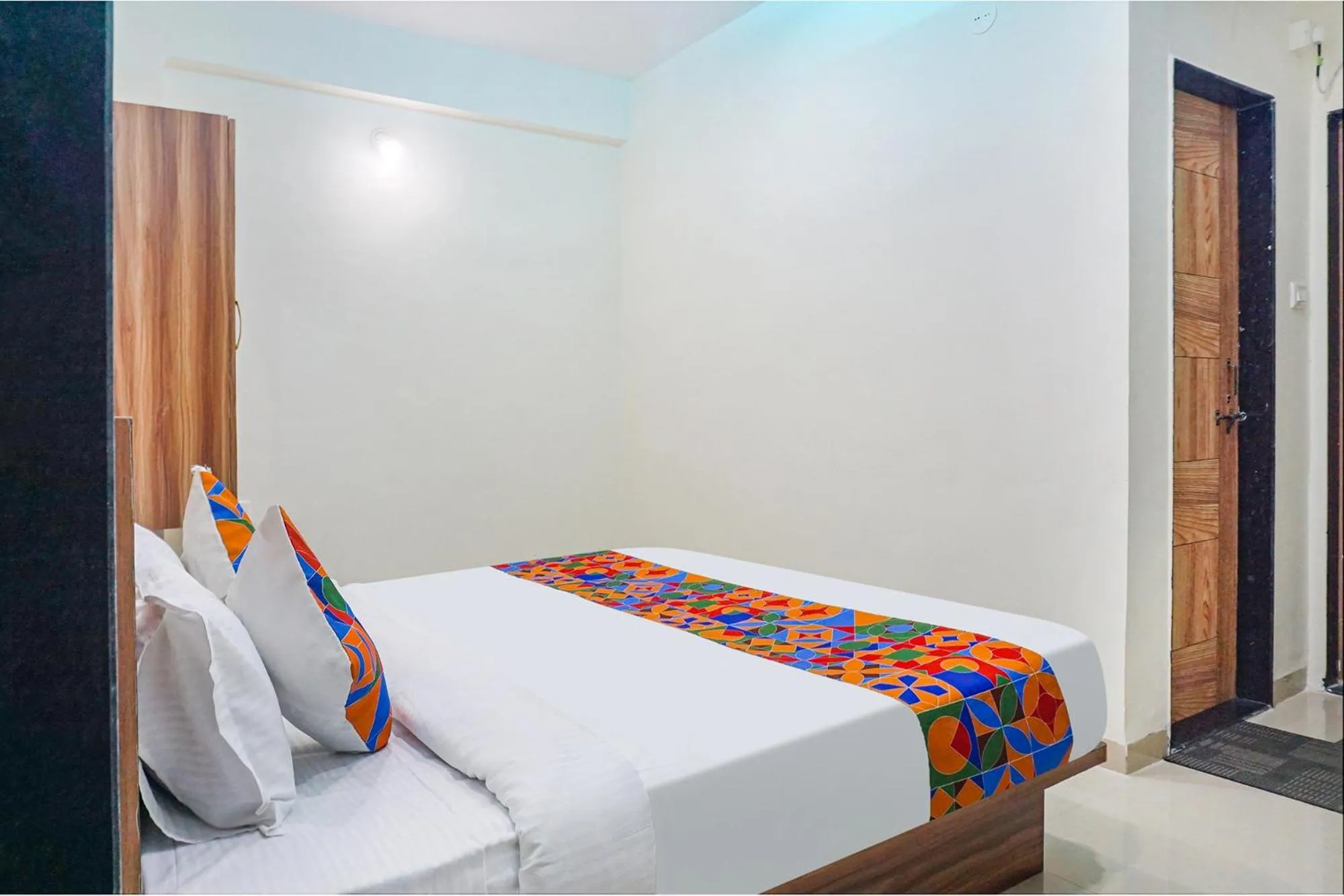 Bed in Fabhotel The Mantra inn - Nr world trade center