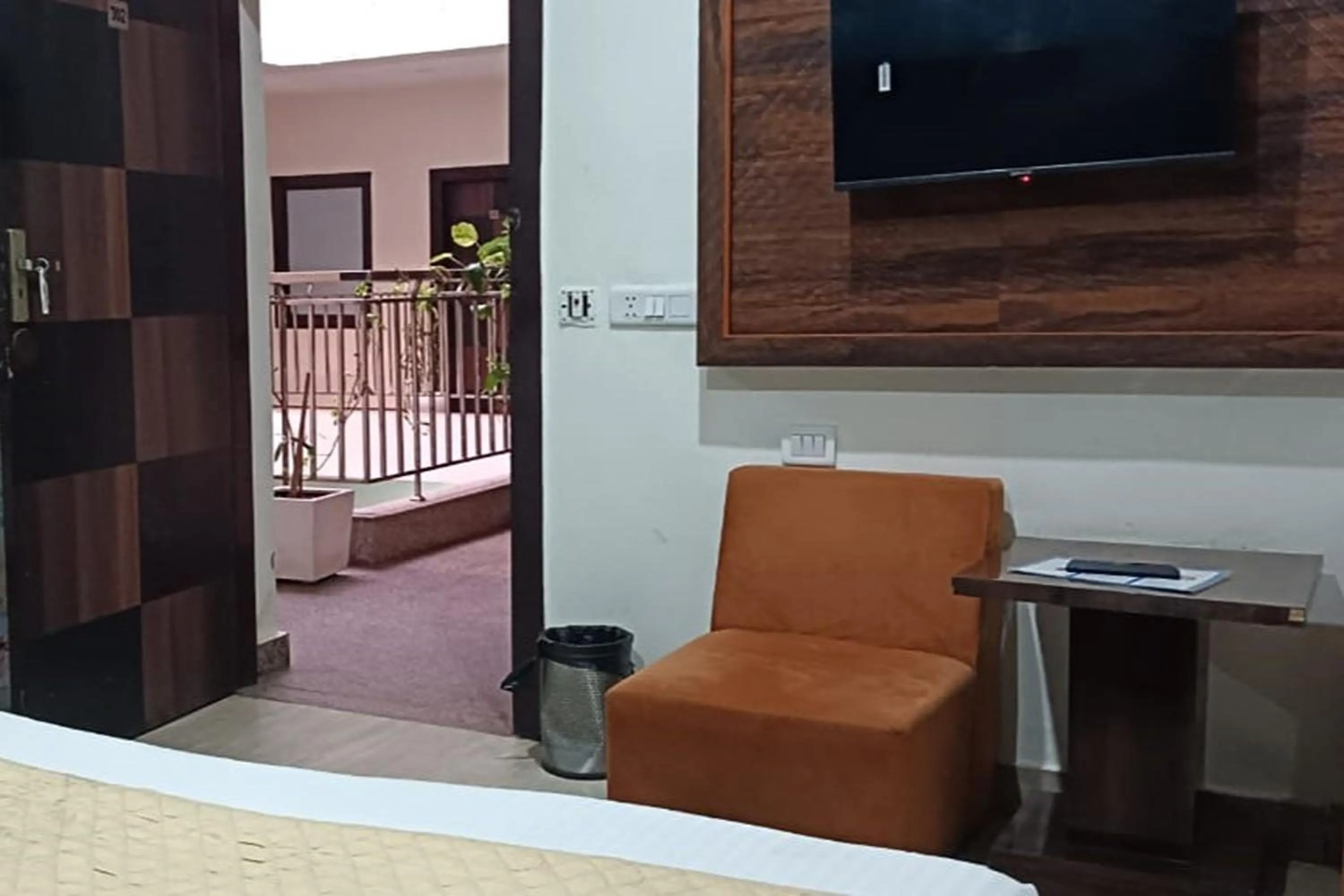 TV and multimedia in Hotel Sky View