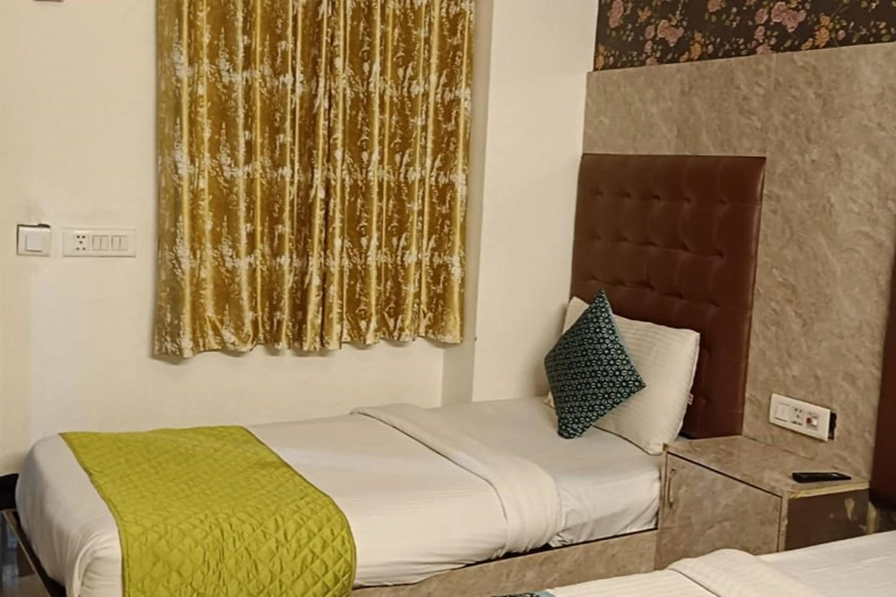 Bed in Hotel Sky View