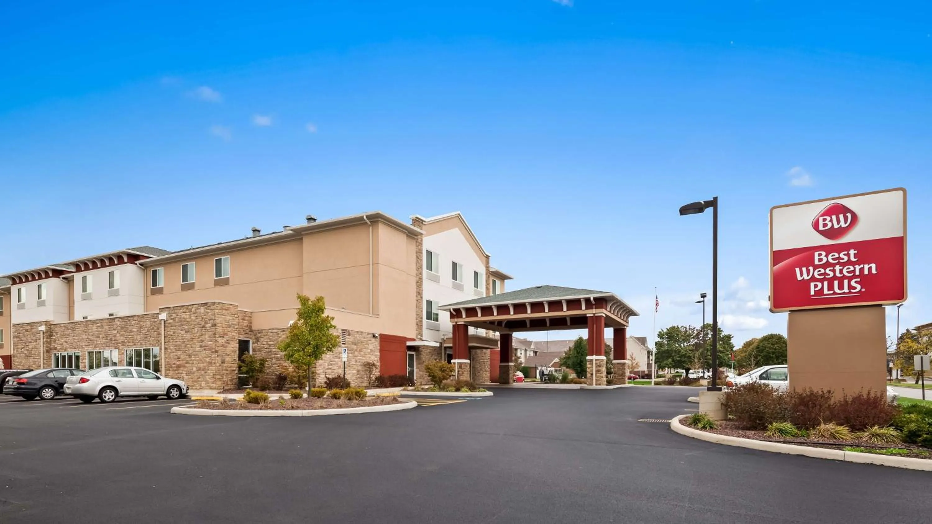 Property building in Best Western Plus Boardman Inn & Suites