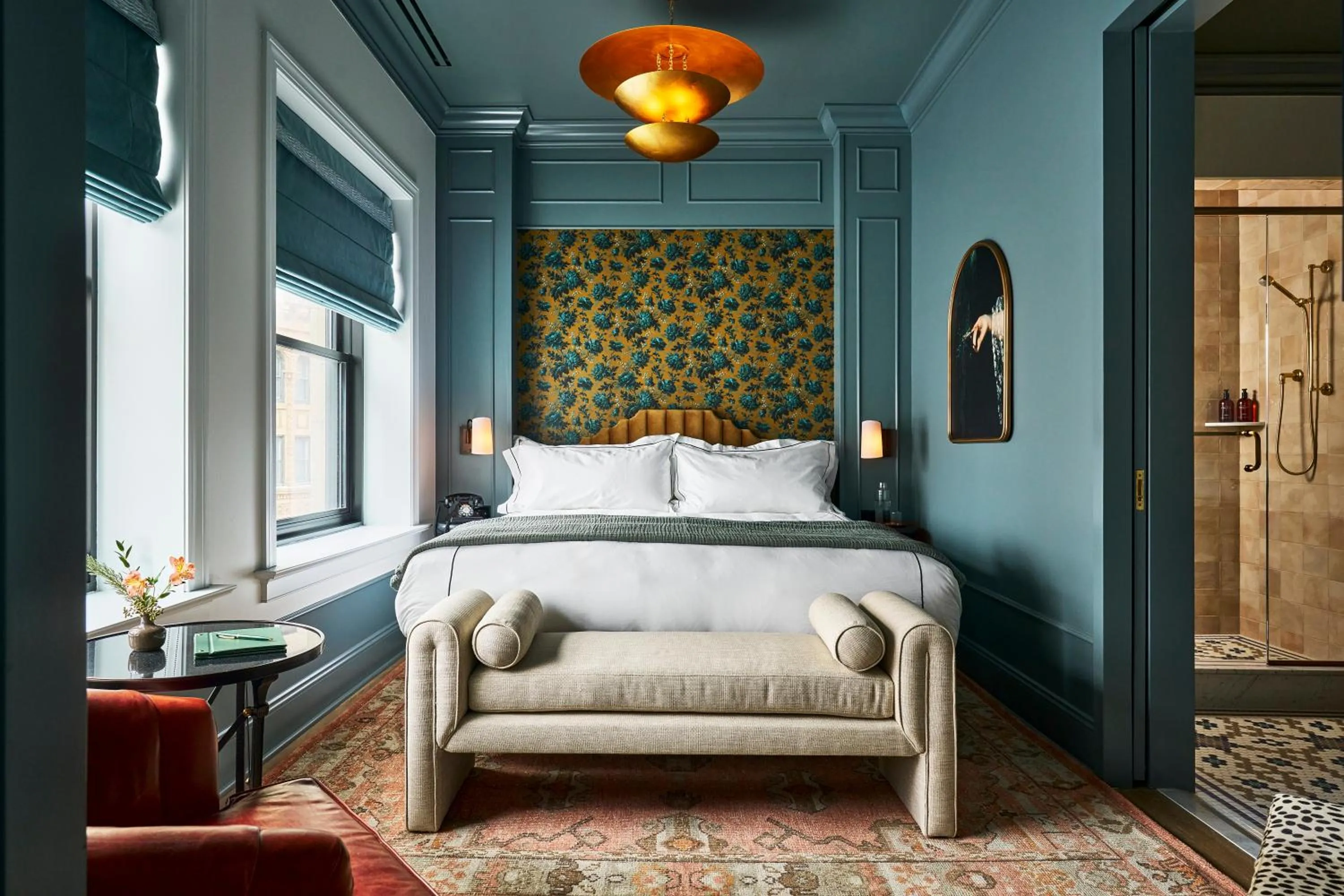 Shower, Bed in Fidelity Hotel