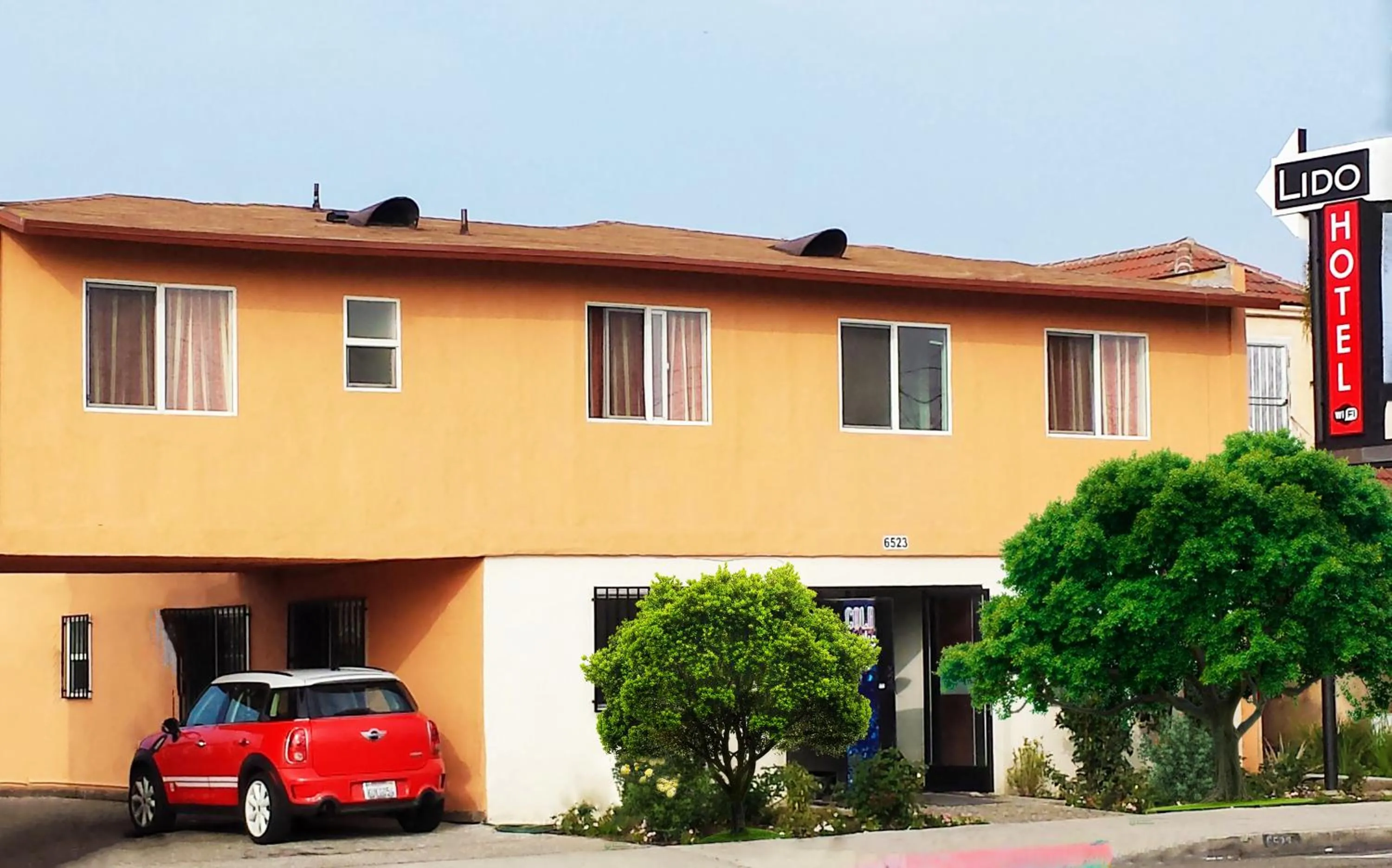 Facade/entrance in Lido Hotel