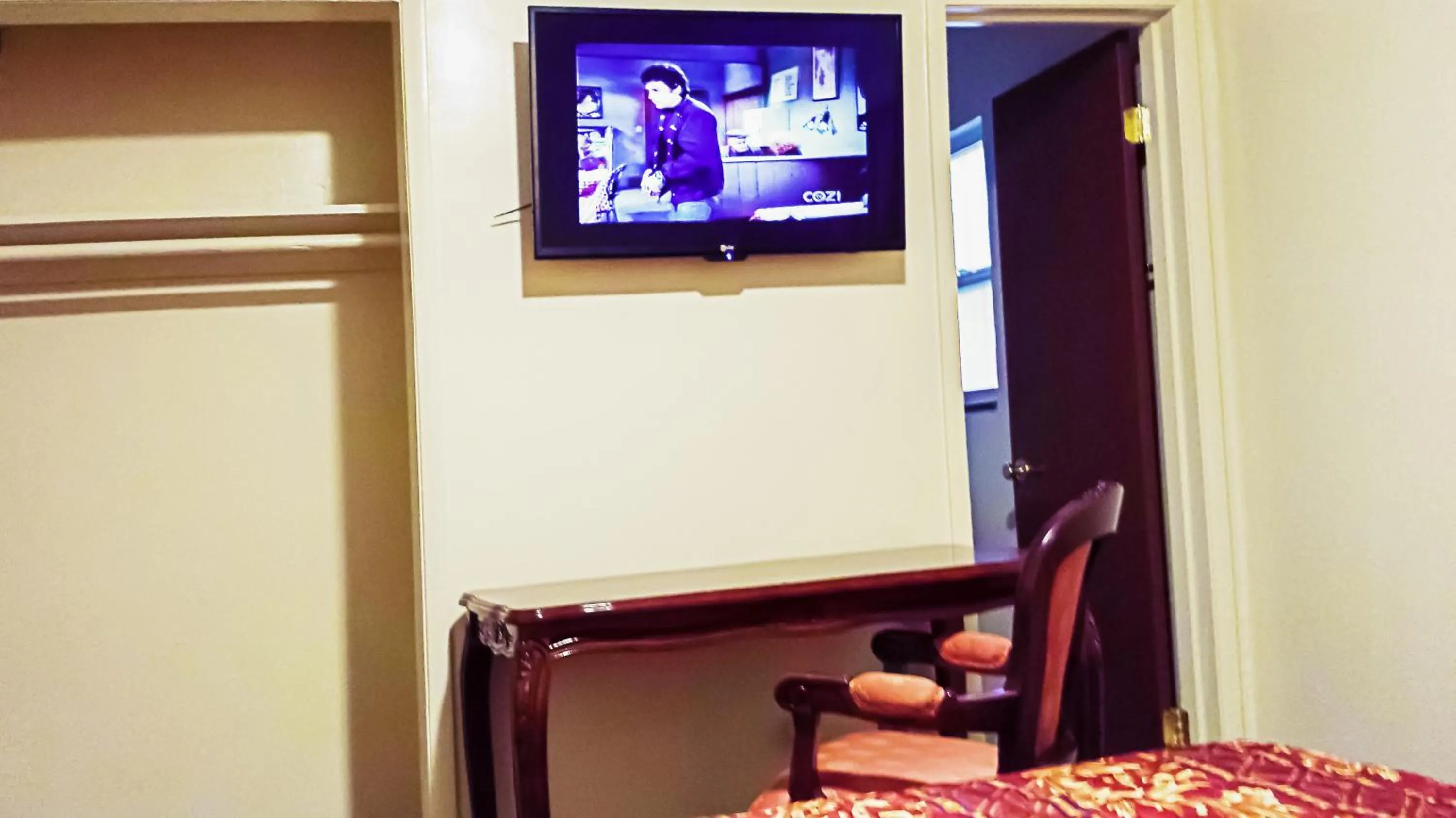 TV and multimedia, Bed in Lido Hotel