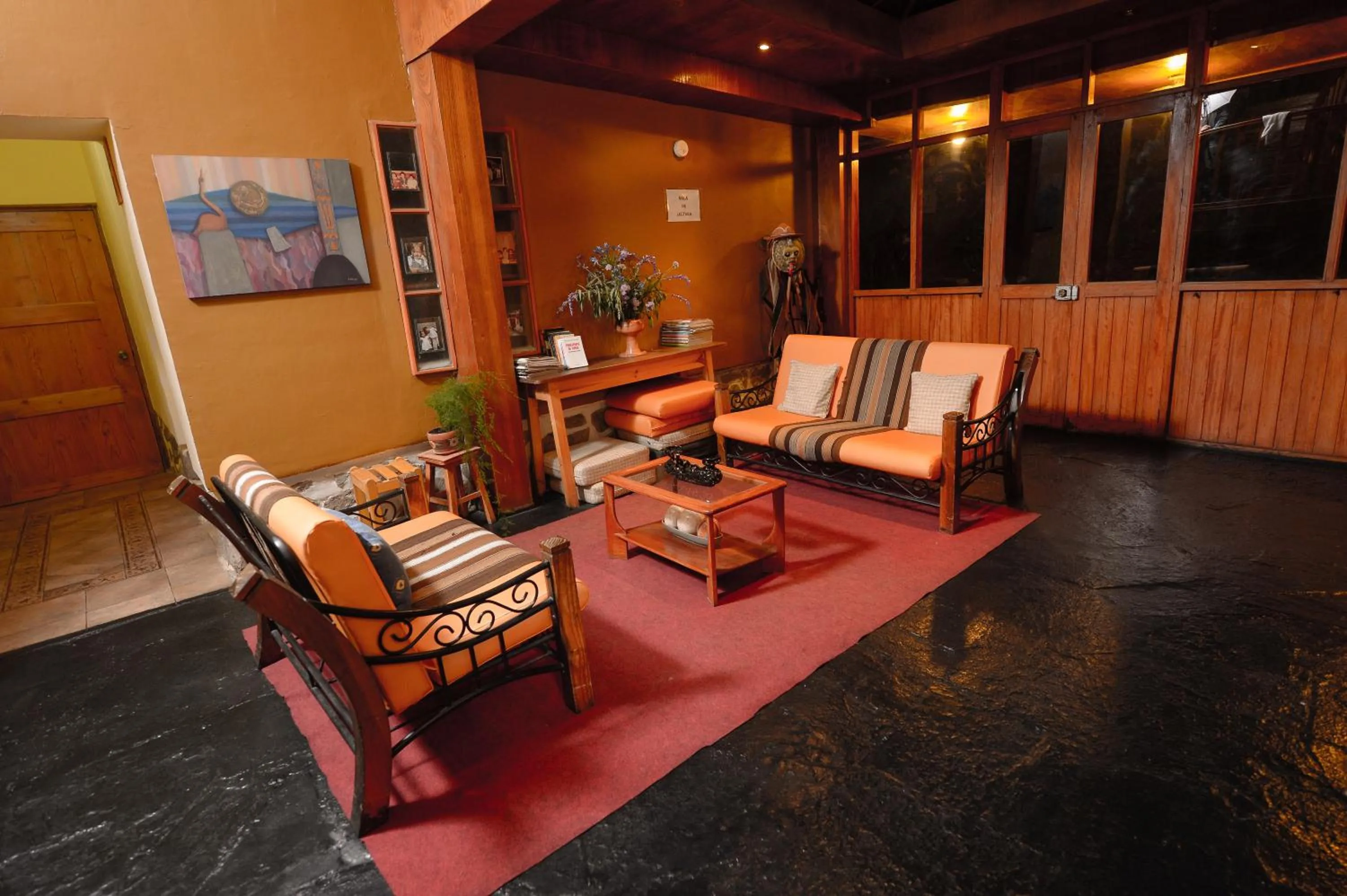 Communal lounge/ TV room in Hotel Samanapaq