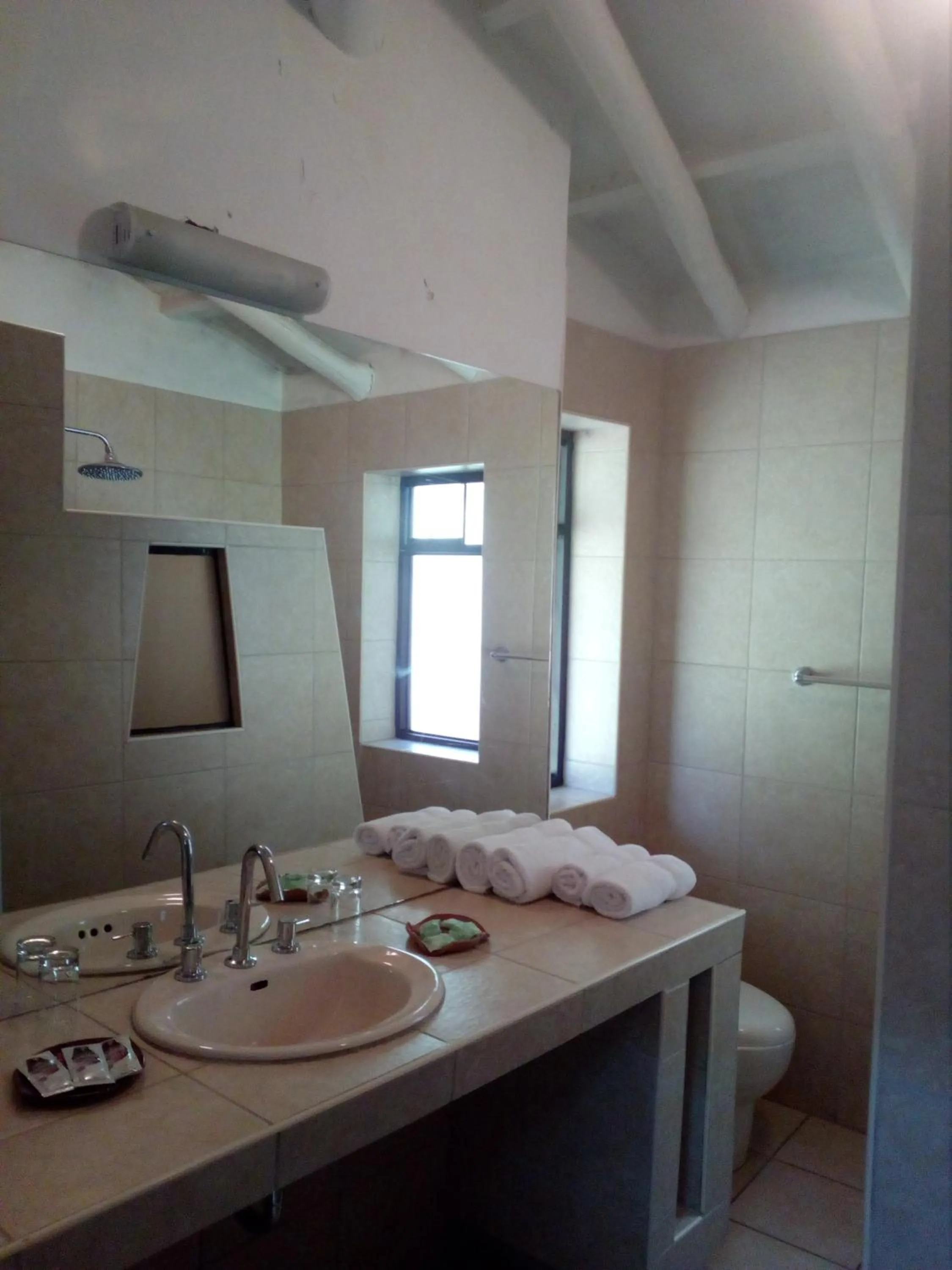 Bathroom, Bed in Hotel Samanapaq