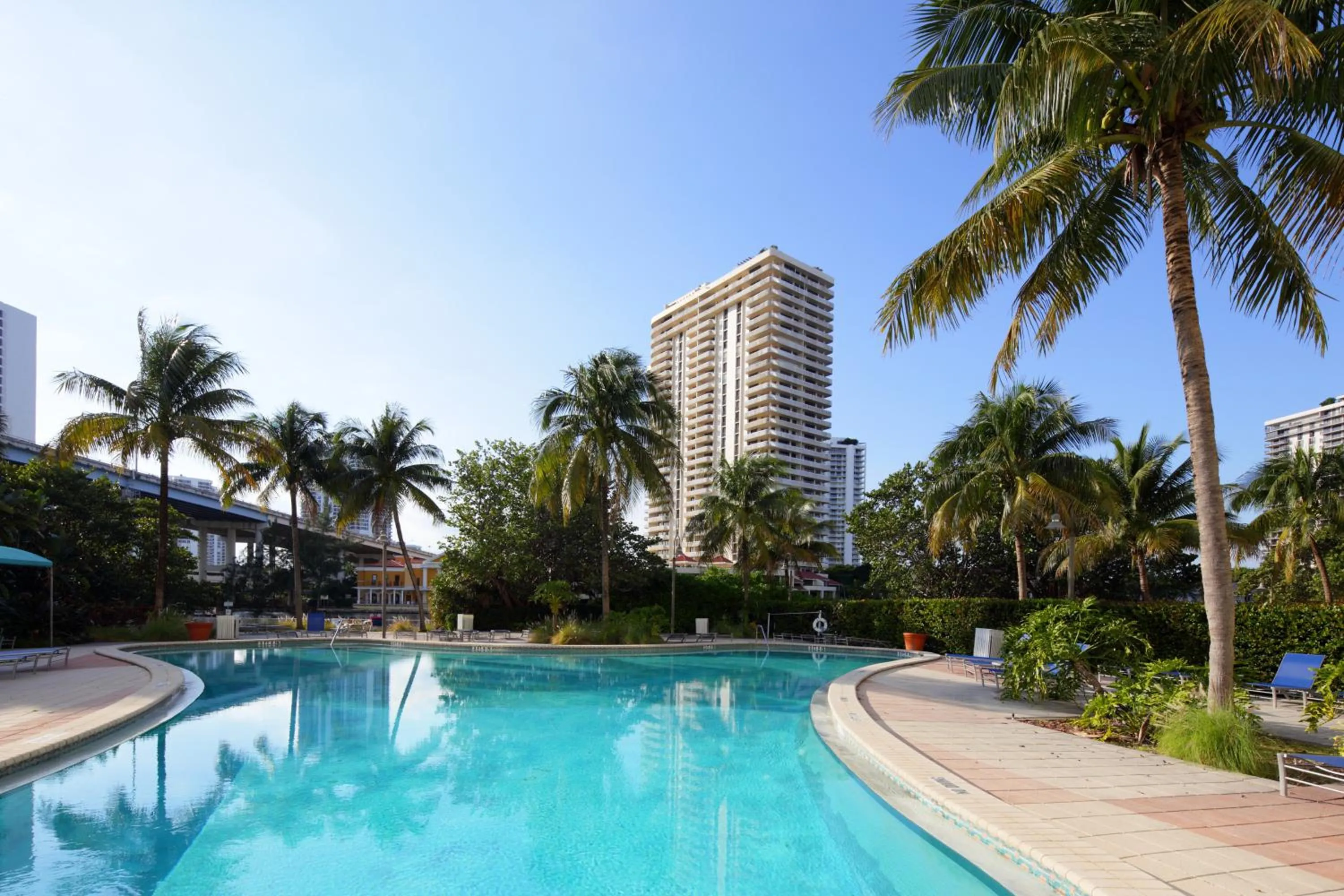 Swimming pool in Ocean Reserve Luxury Condos Across from Sunny Isles Beach